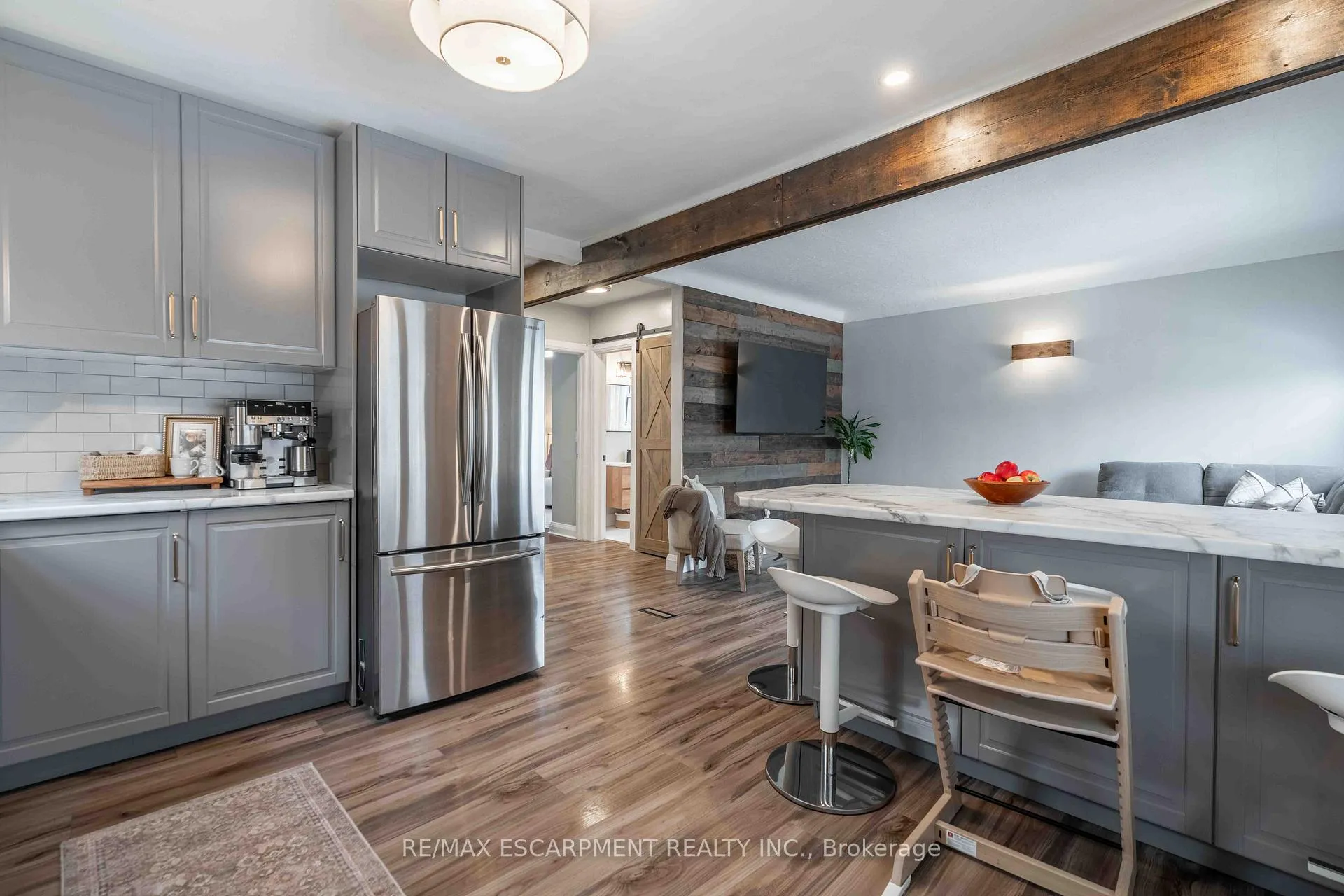 Photo 9 of 35 Charles Avenue, St. Catharines, Facer — HOMEH