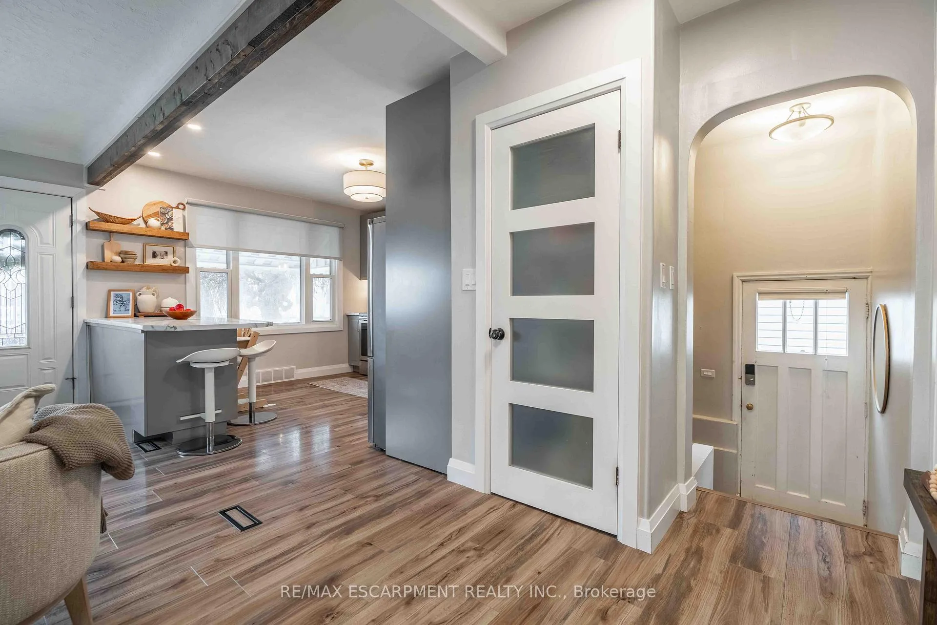 Photo 10 of 35 Charles Avenue, St. Catharines, Facer — HOMEH