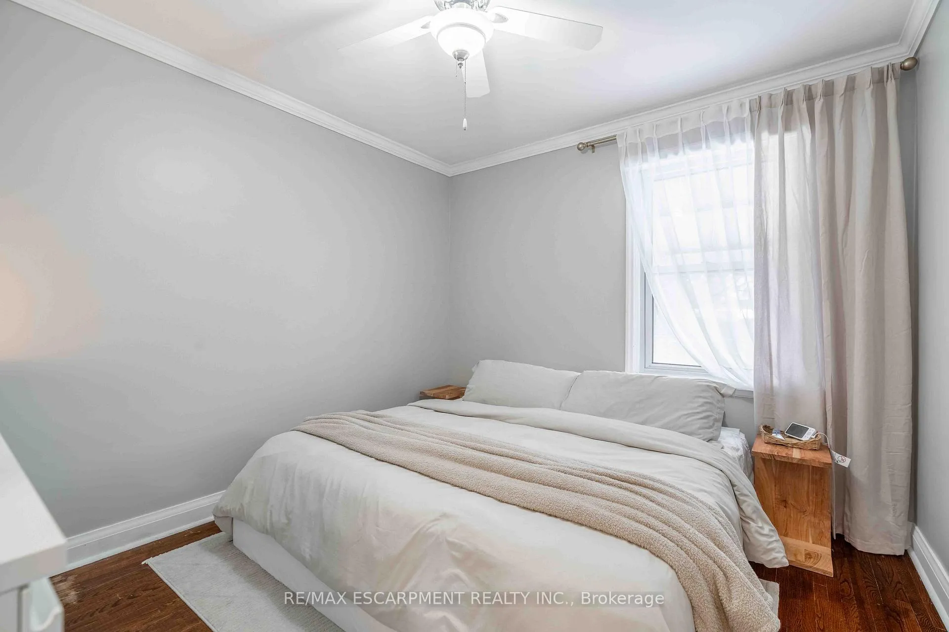 Photo 12 of 35 Charles Avenue, St. Catharines, Facer — HOMEH