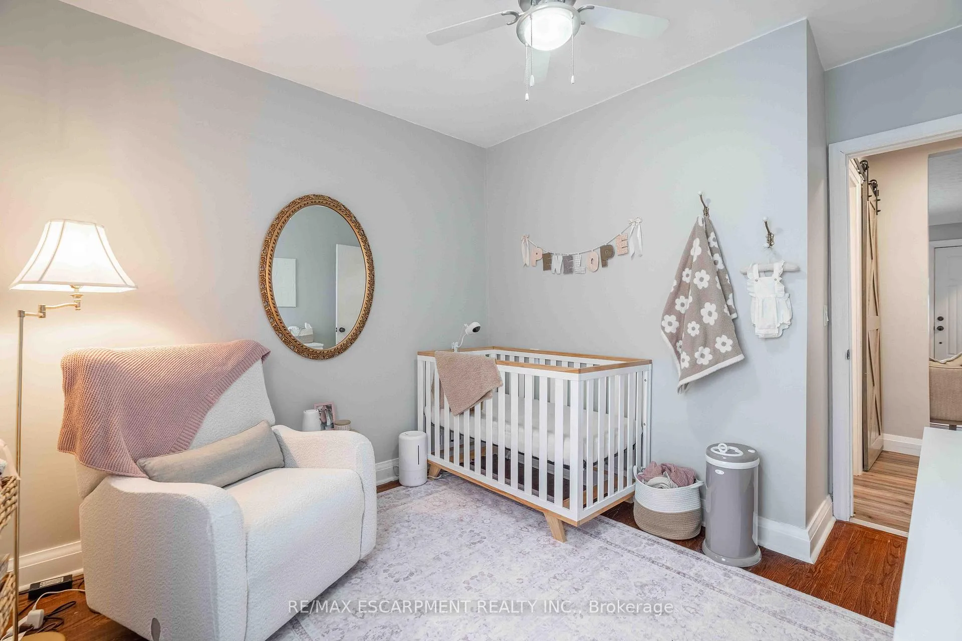 Photo 14 of 35 Charles Avenue, St. Catharines, Facer — HOMEH
