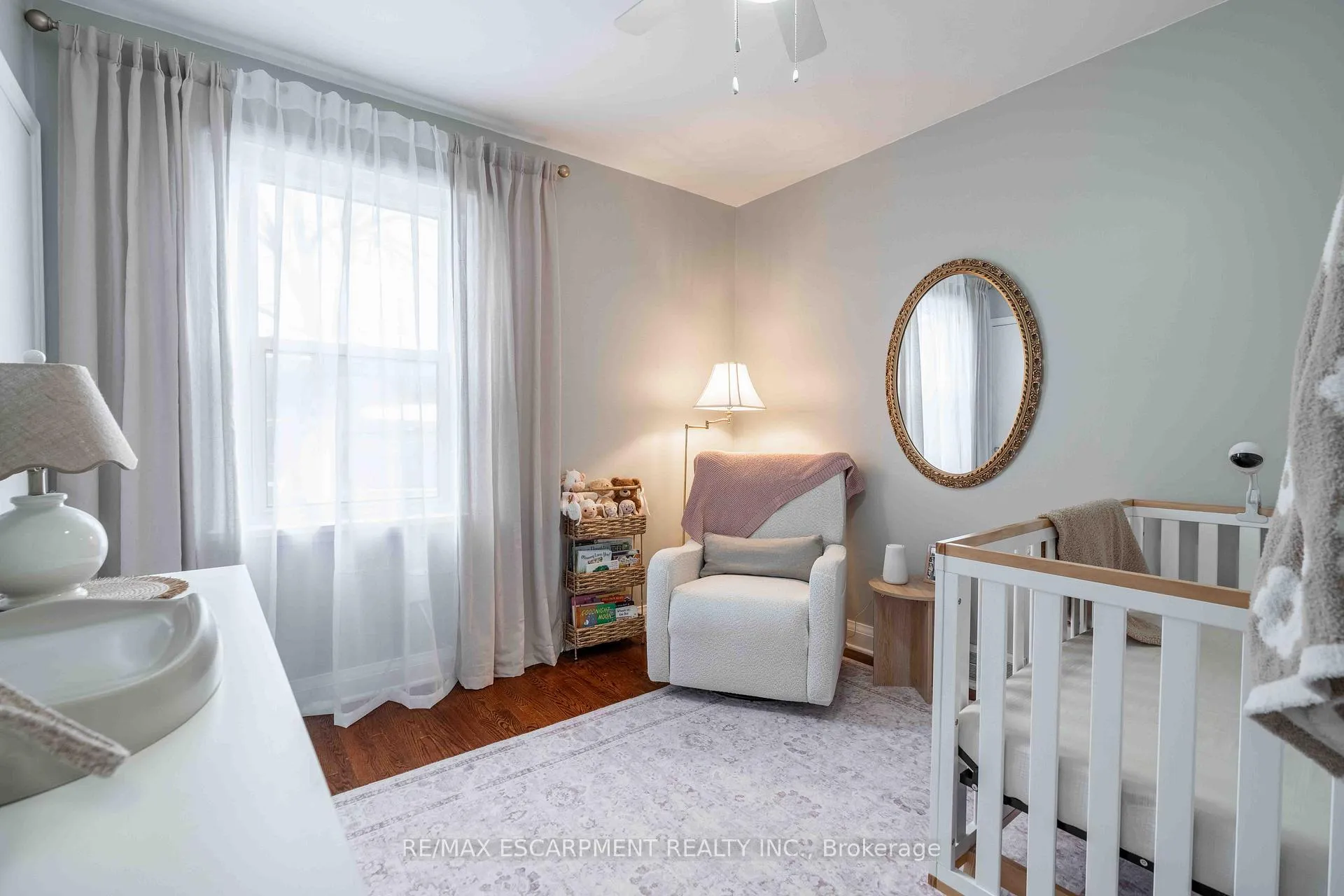 Photo 15 of 35 Charles Avenue, St. Catharines, Facer — HOMEH
