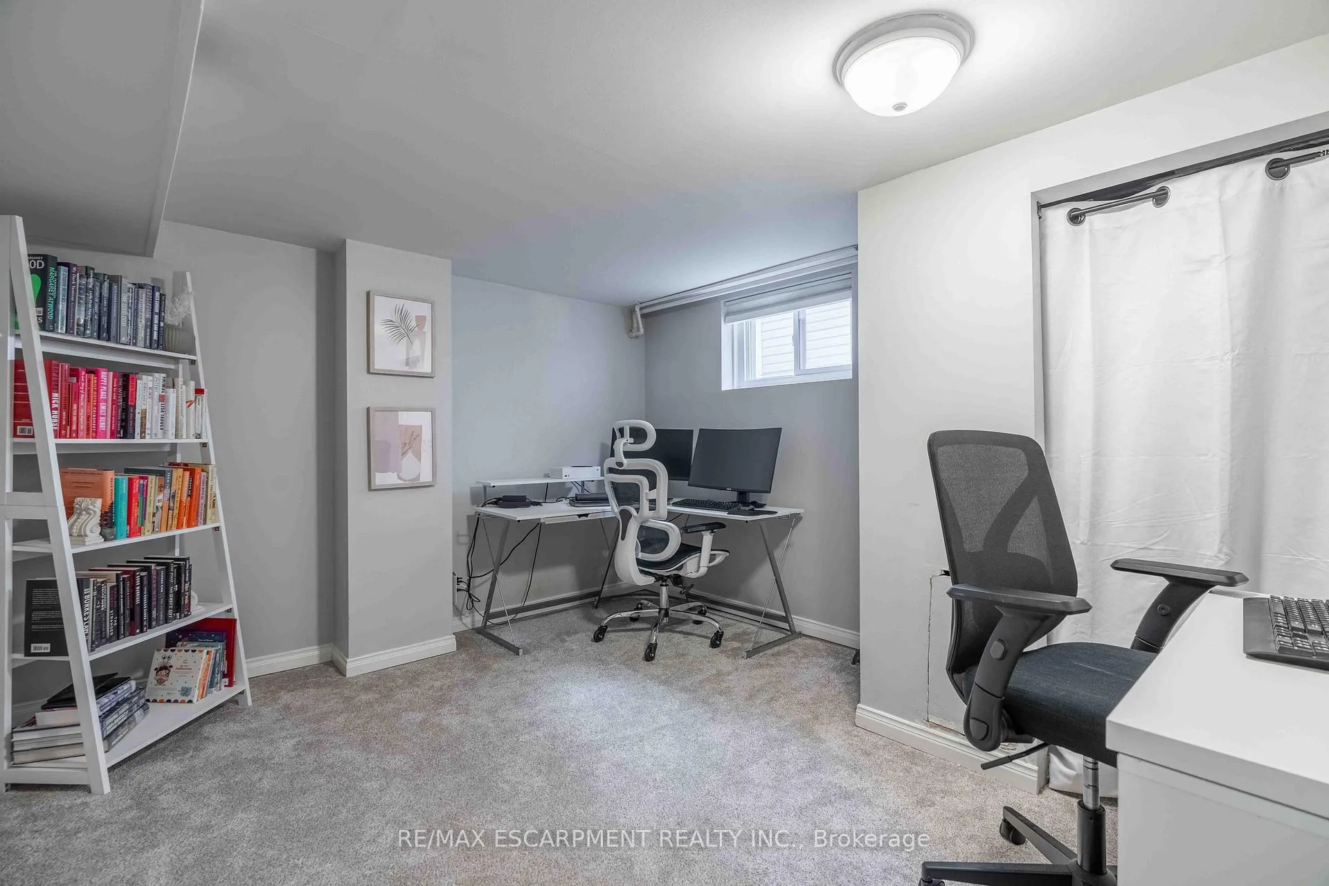 Photo 24 of 35 Charles Avenue, St. Catharines, Facer — HOMEH