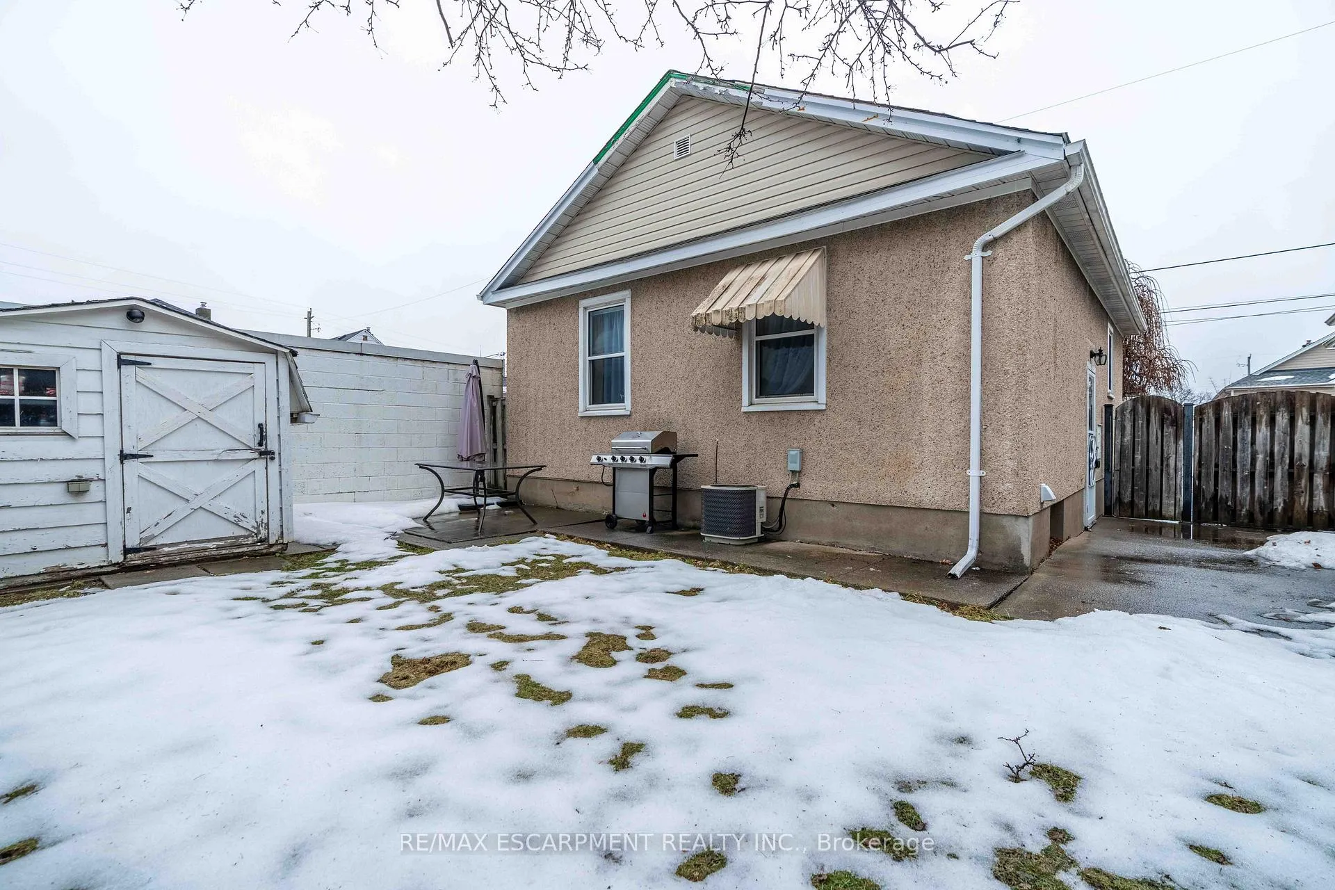 Photo 25 of 35 Charles Avenue, St. Catharines, Facer — HOMEH