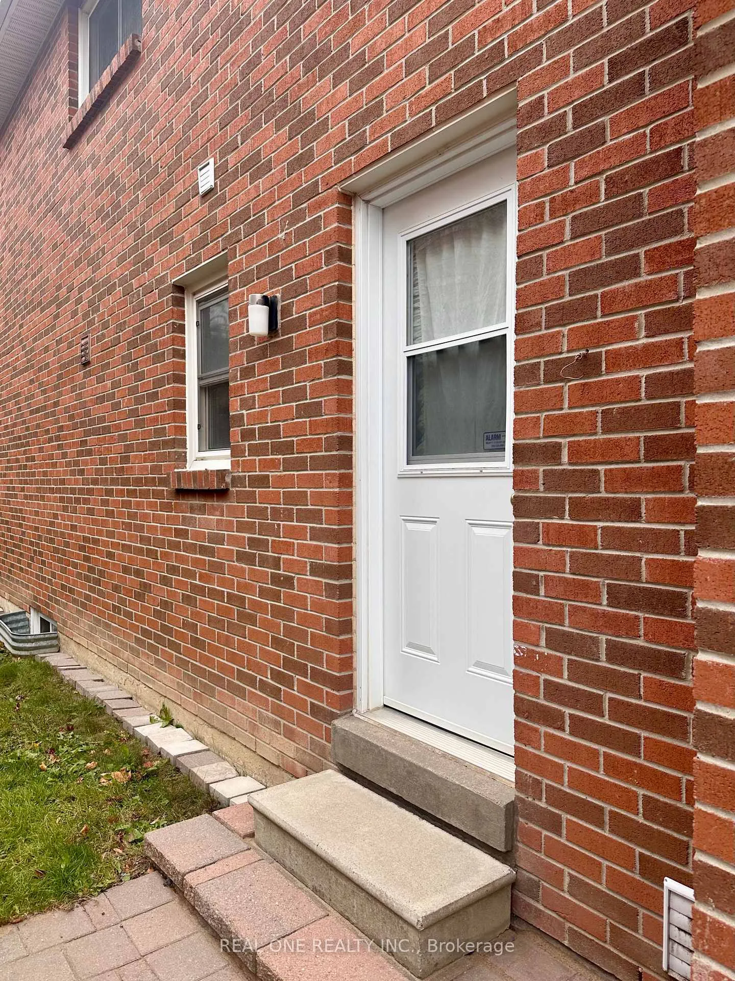 Photo 2 of Unit Basemt, 183 Carlton Road, Markham, Unionville — HOMEH