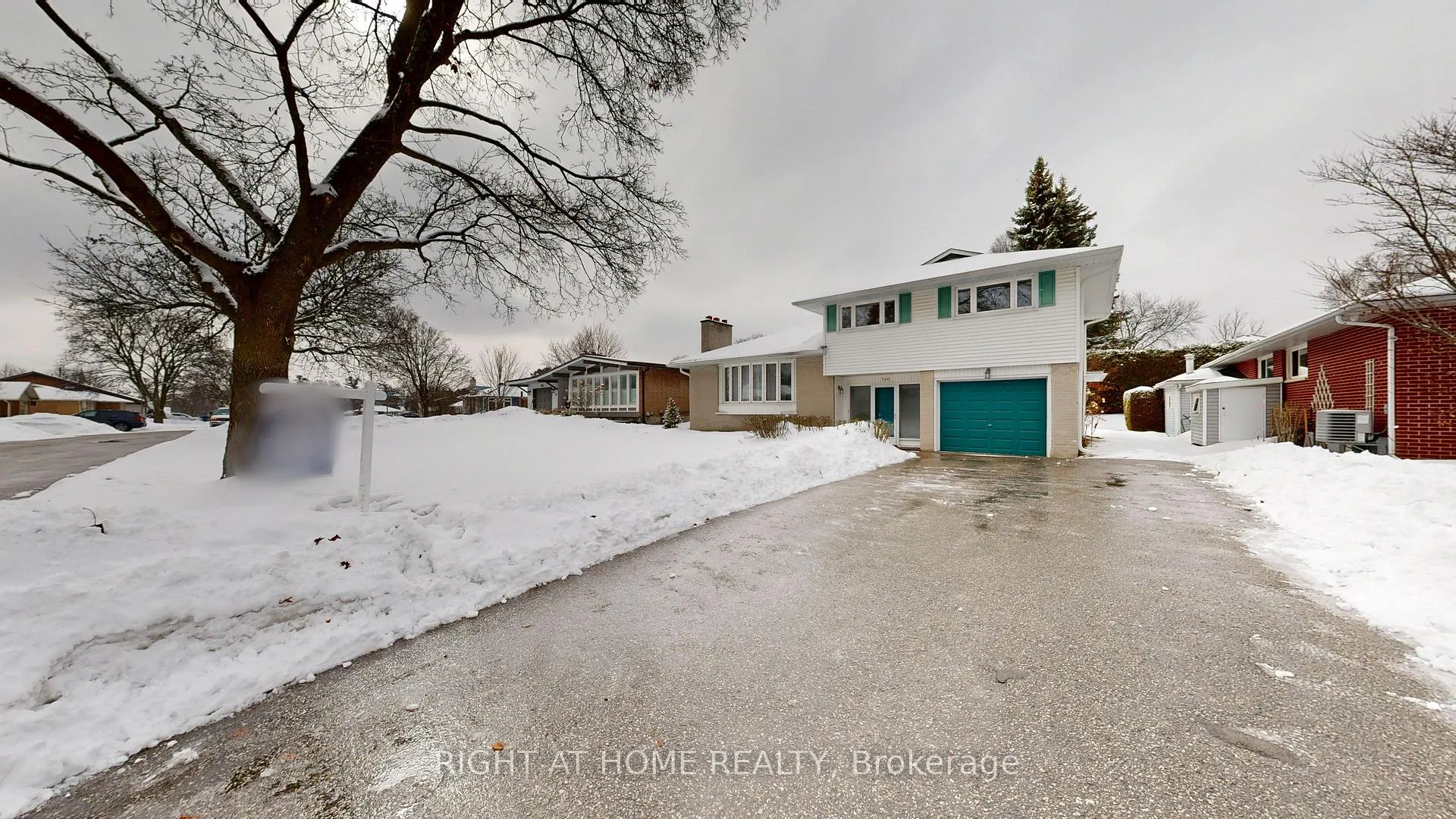 Photo 4 of 710 Oshawa Boulevard N, Oshawa, Centennial — HOMEH