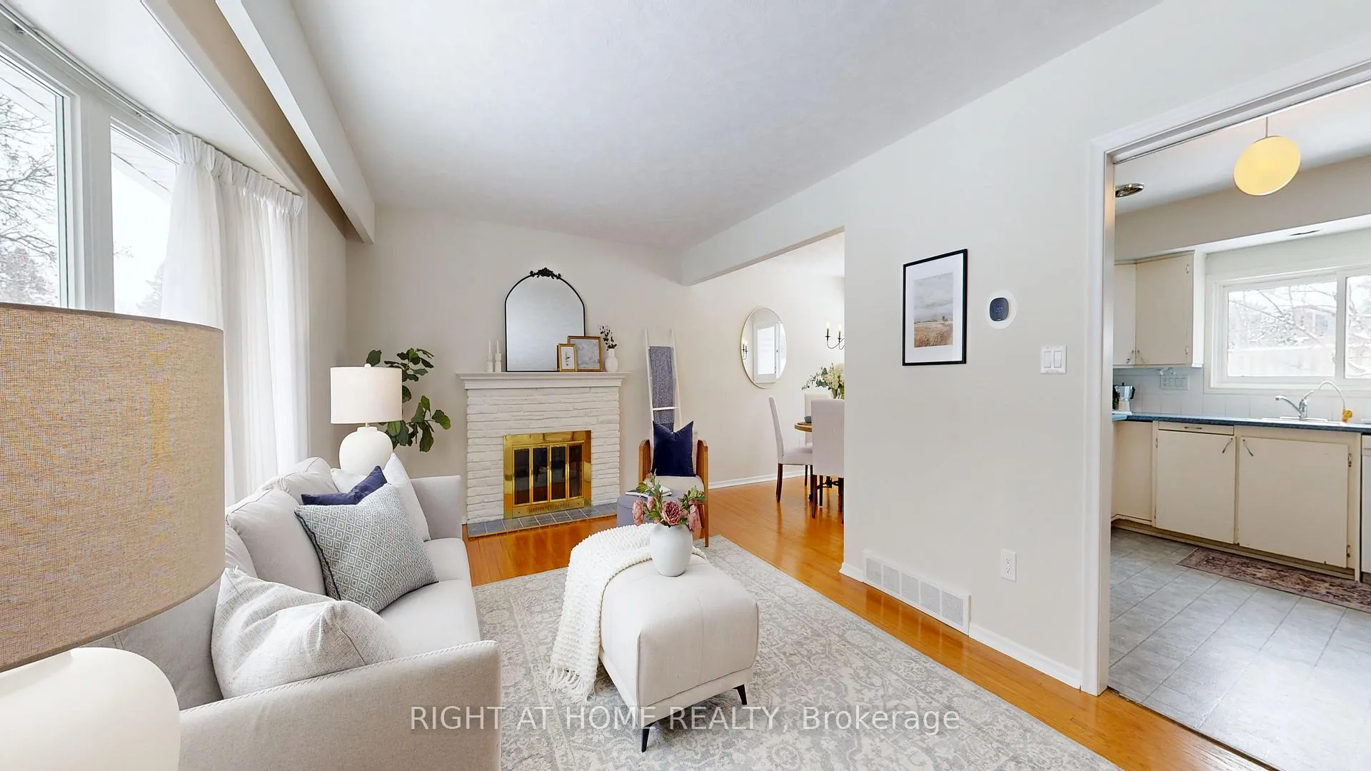 Photo 9 of 710 Oshawa Boulevard N, Oshawa, Centennial — HOMEH