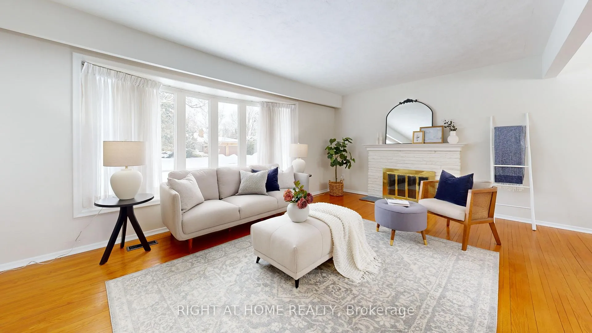 Photo 10 of 710 Oshawa Boulevard N, Oshawa, Centennial — HOMEH