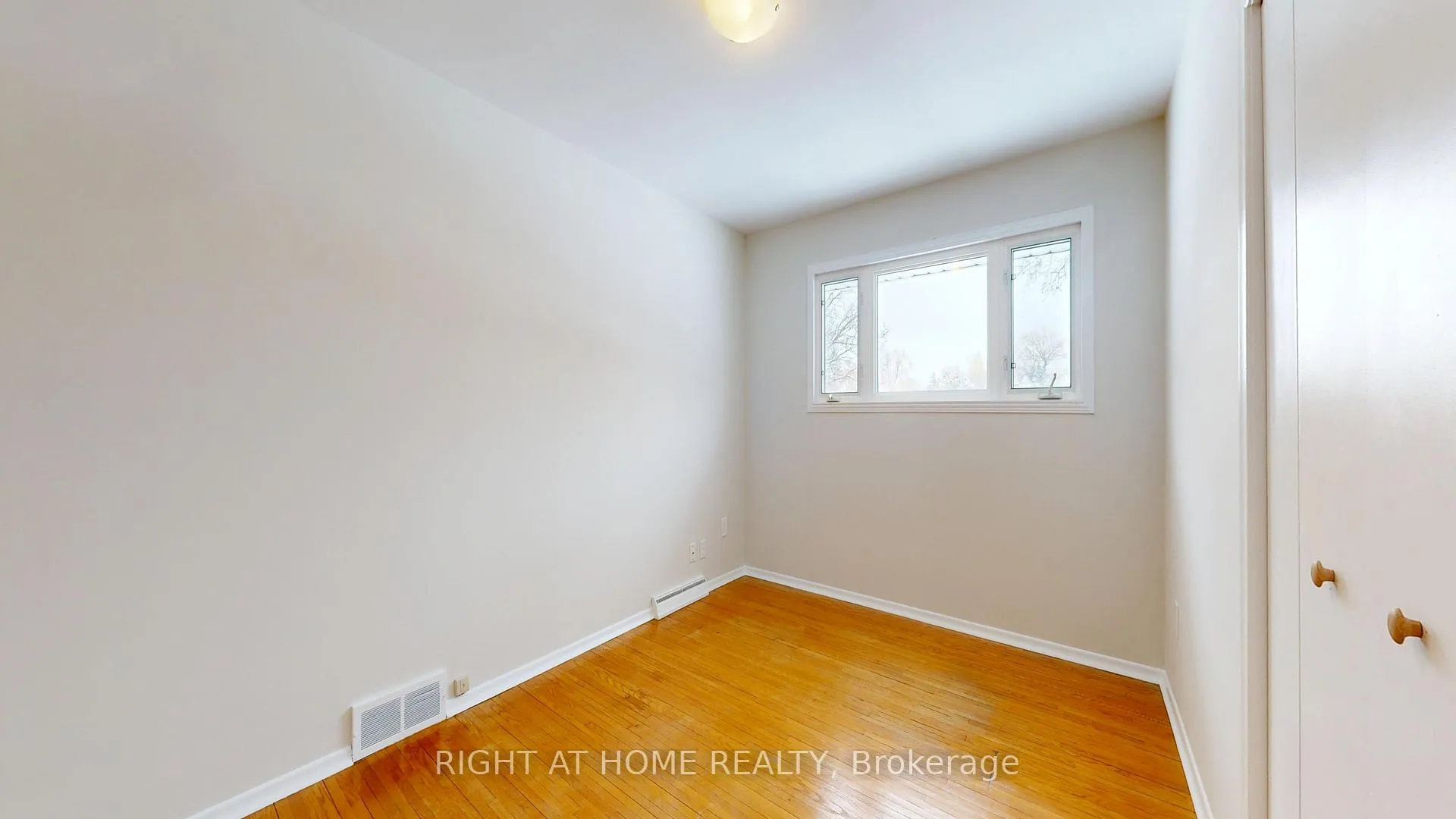 Photo 34 of 710 Oshawa Boulevard N, Oshawa, Centennial — HOMEH