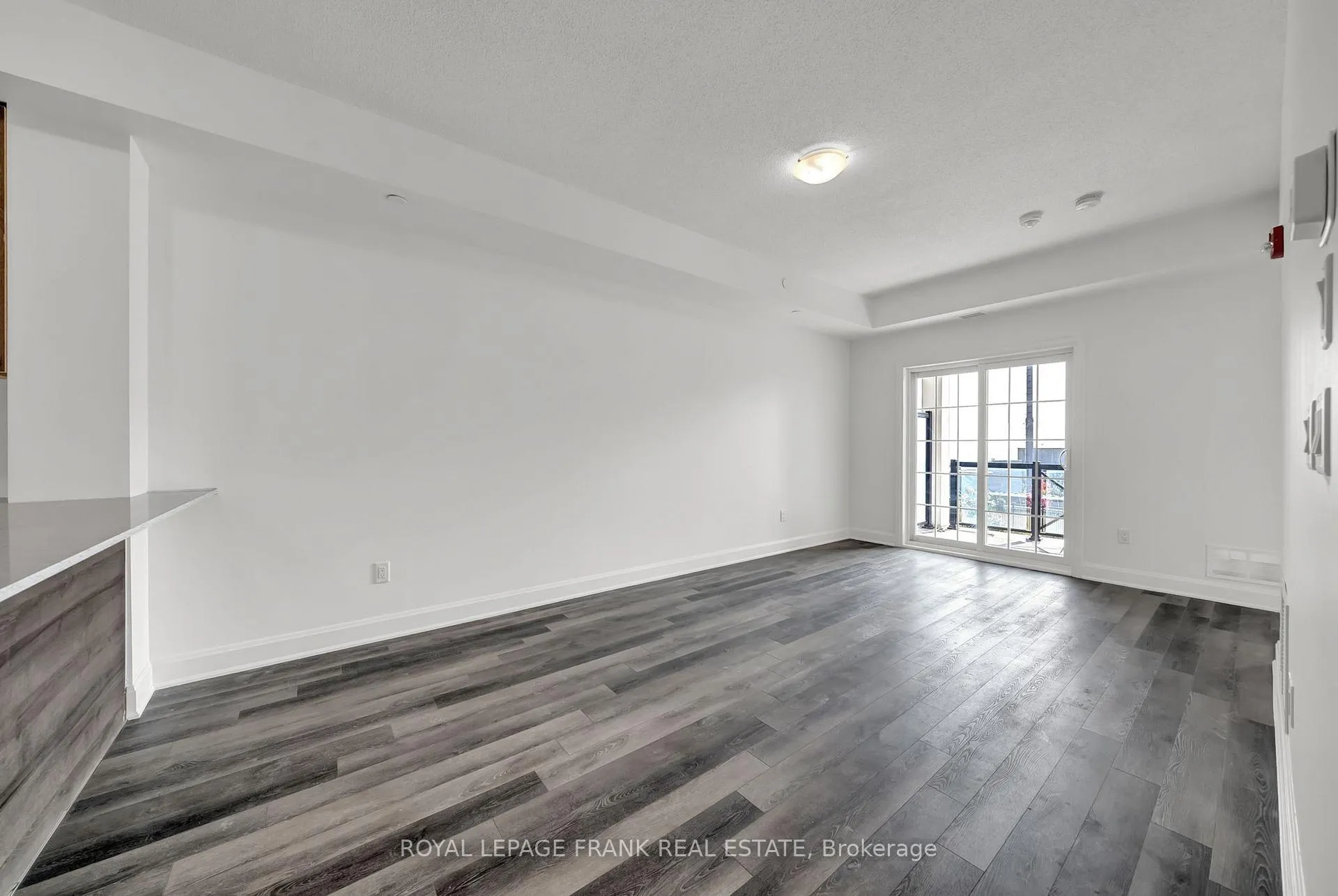 Photo 7 of Unit 216, 50 Lakebreeze Drive, Clarington, Newcastle — HOMEH