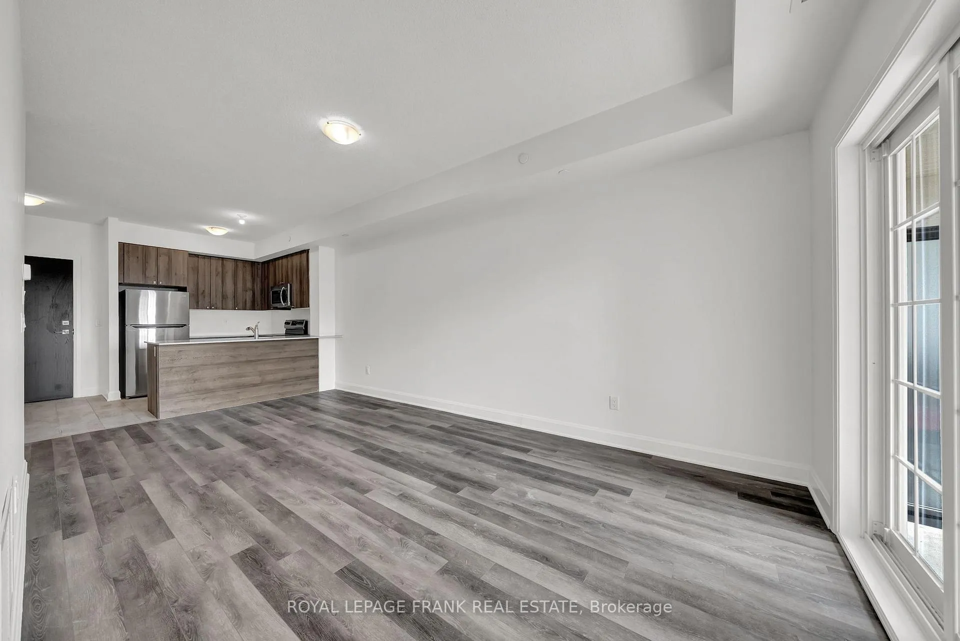 Photo 8 of Unit 216, 50 Lakebreeze Drive, Clarington, Newcastle — HOMEH
