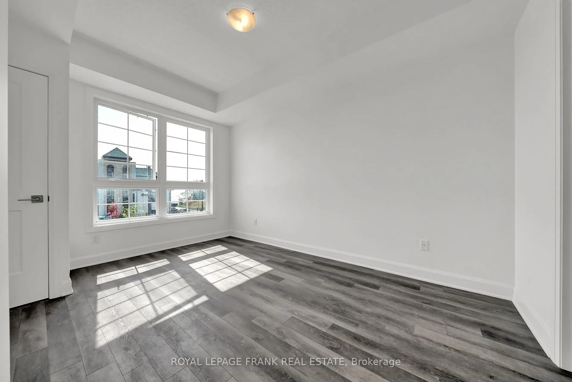 Photo 9 of Unit 216, 50 Lakebreeze Drive, Clarington, Newcastle — HOMEH