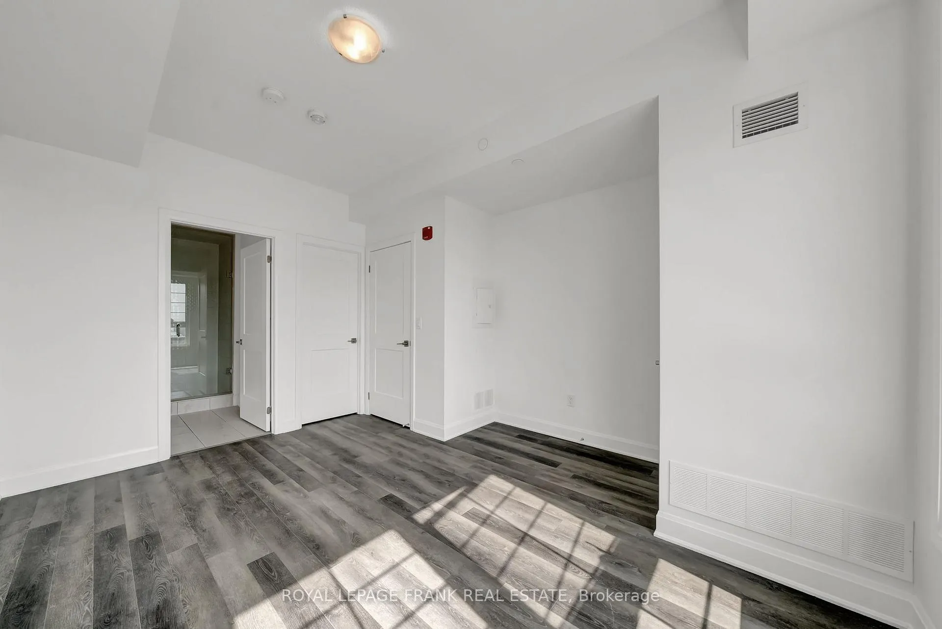 Photo 10 of Unit 216, 50 Lakebreeze Drive, Clarington, Newcastle — HOMEH