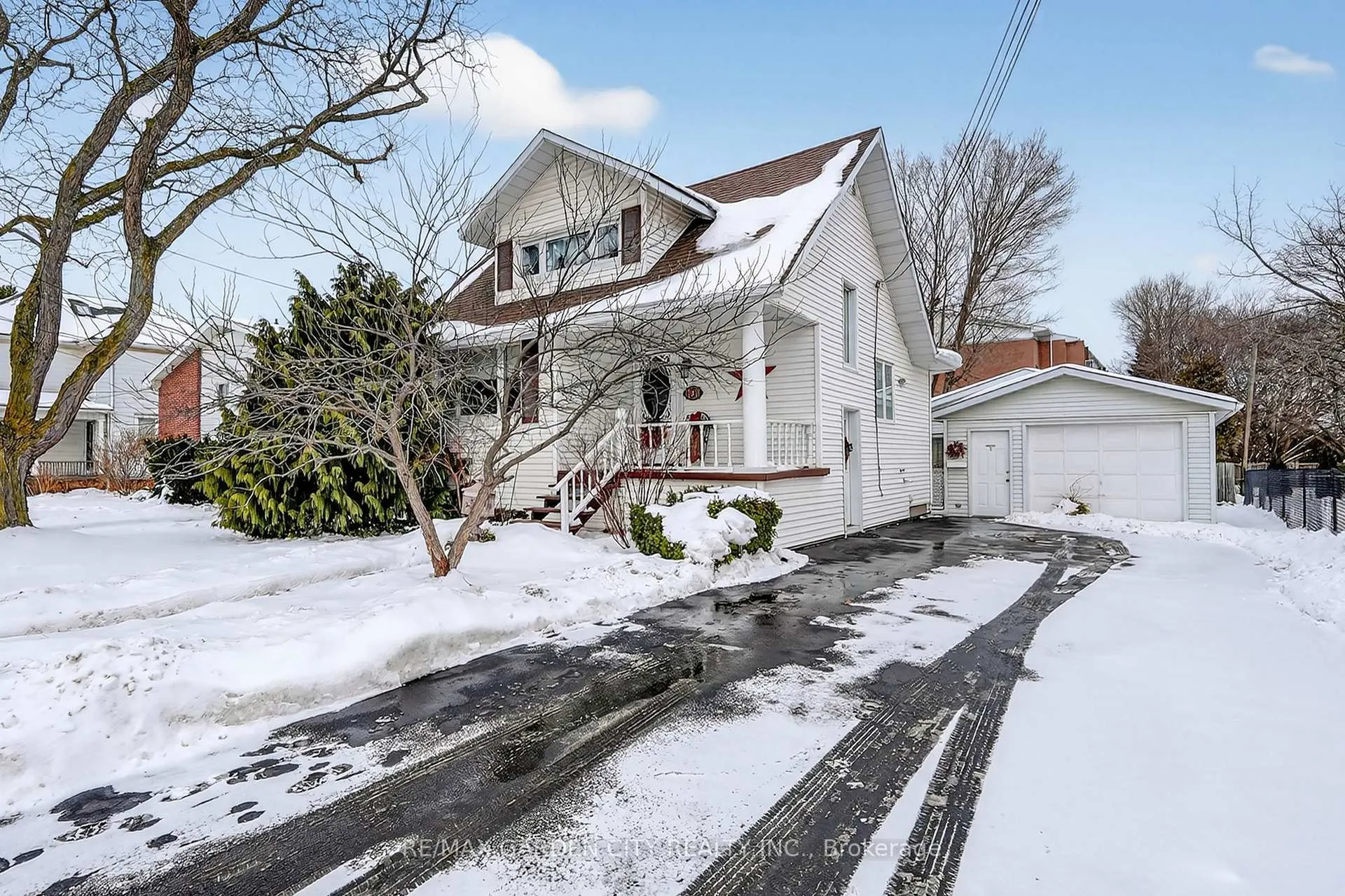 Photo 1 of 110 Livingston Avenue, Grimsby, Grimsby West — HOMEH