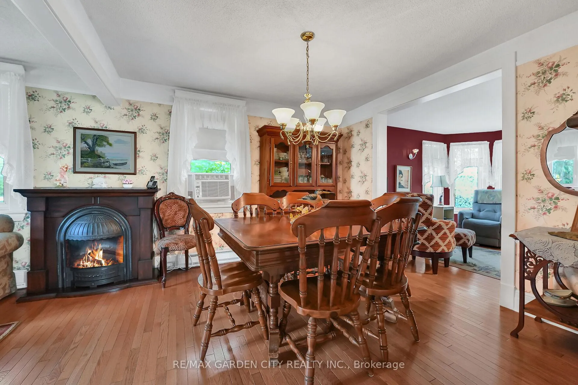 Photo 5 of 110 Livingston Avenue, Grimsby, Grimsby West — HOMEH