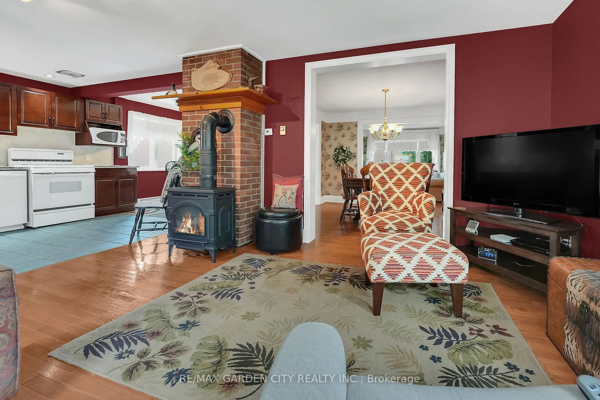 Photo 7 of 110 Livingston Avenue, Grimsby, Grimsby West — HOMEH