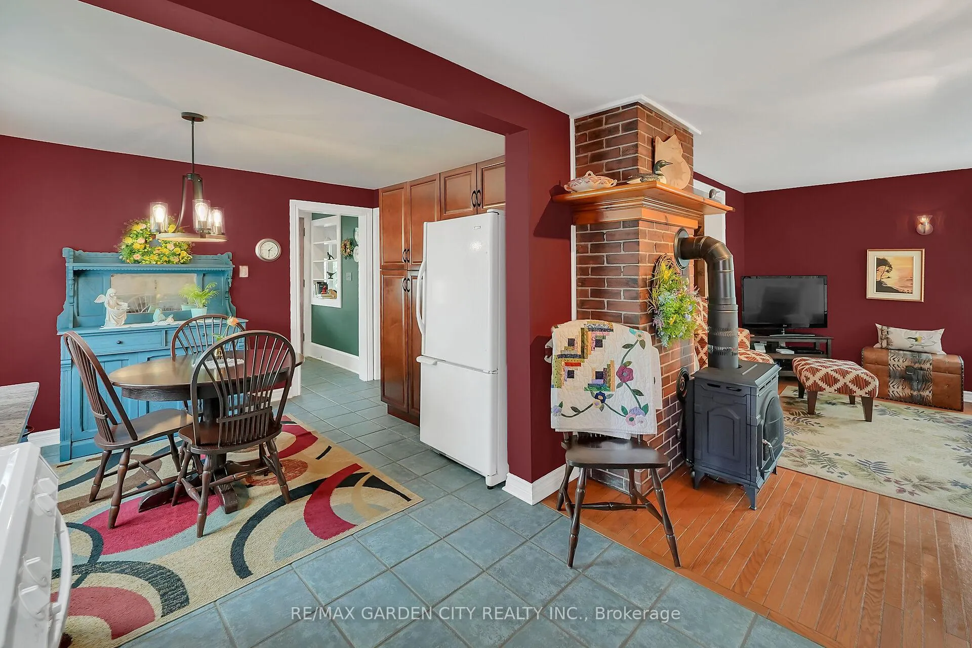Photo 8 of 110 Livingston Avenue, Grimsby, Grimsby West — HOMEH