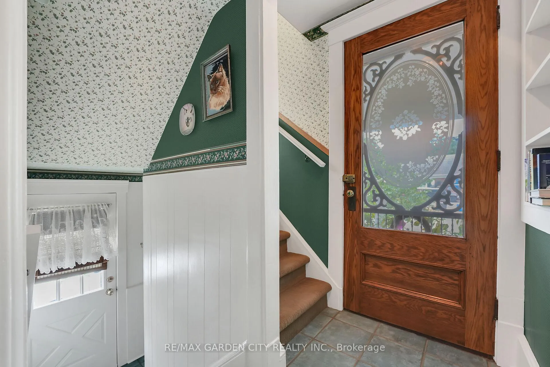 Photo 11 of 110 Livingston Avenue, Grimsby, Grimsby West — HOMEH