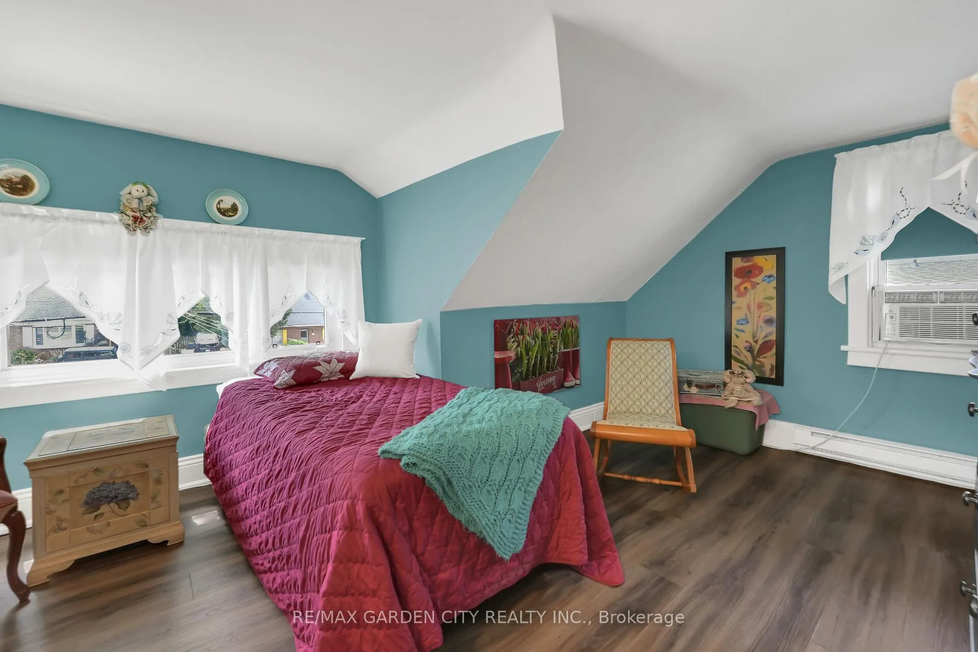 Photo 12 of 110 Livingston Avenue, Grimsby, Grimsby West — HOMEH