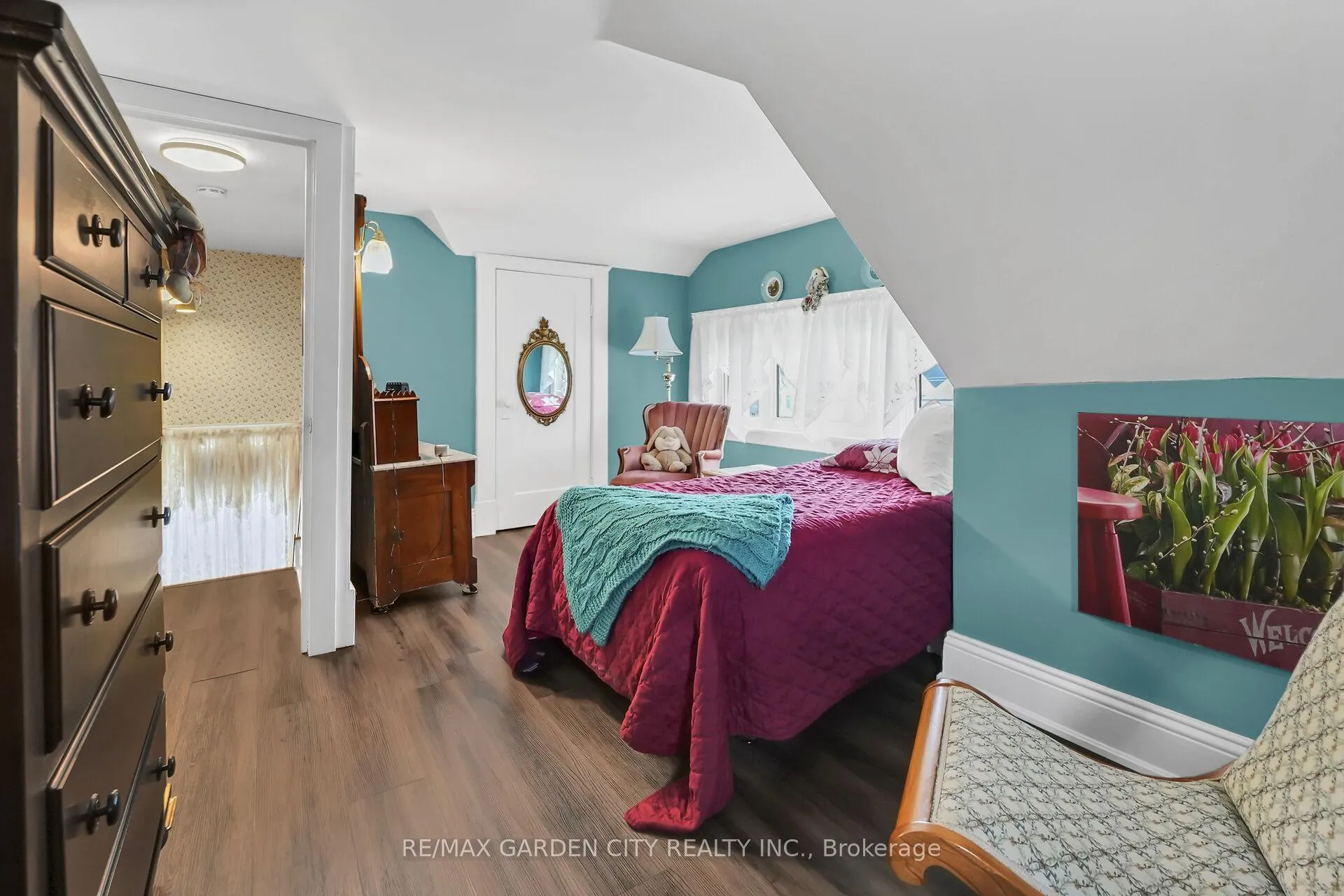 Photo 13 of 110 Livingston Avenue, Grimsby, Grimsby West — HOMEH