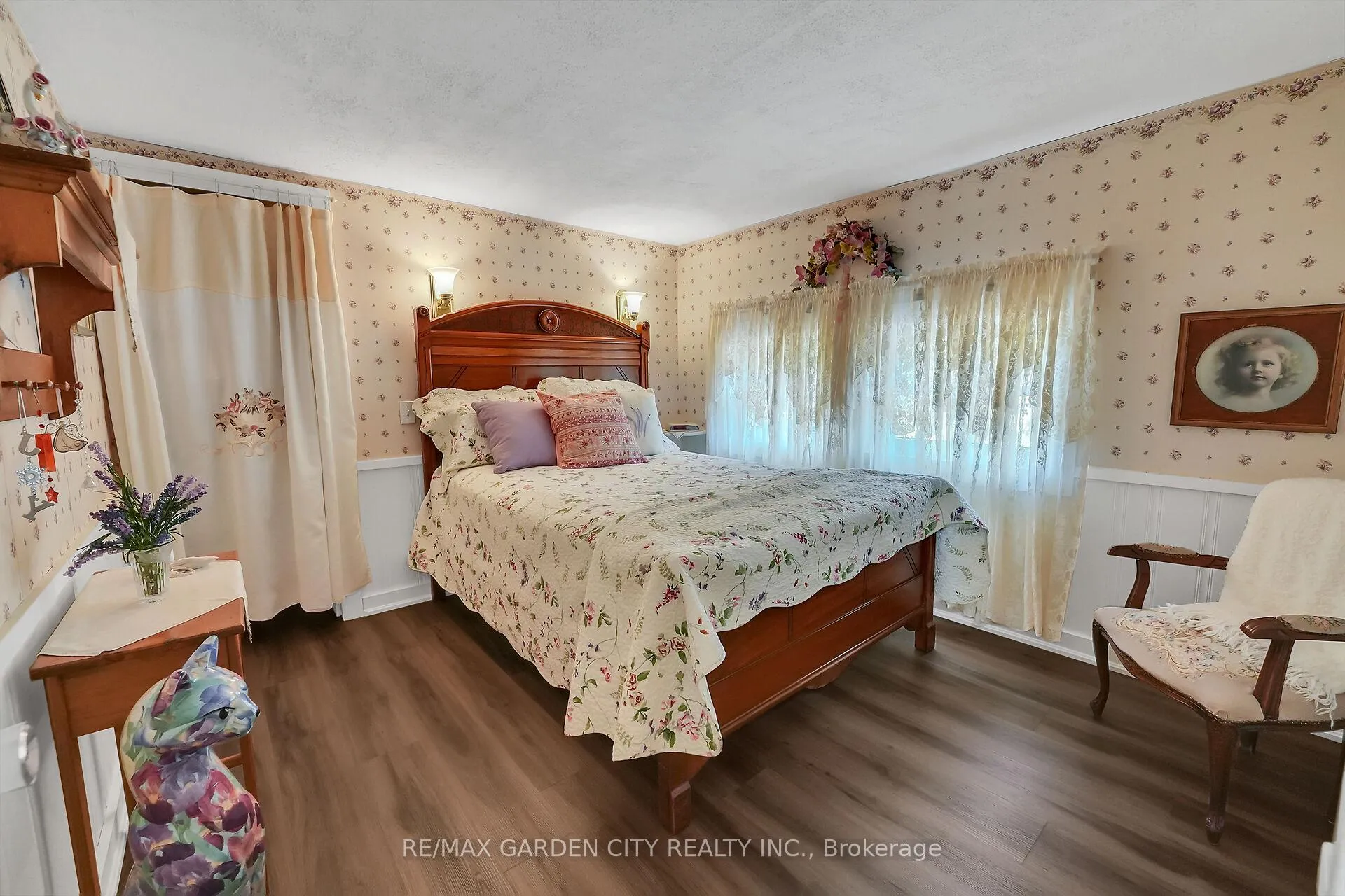 Photo 14 of 110 Livingston Avenue, Grimsby, Grimsby West — HOMEH