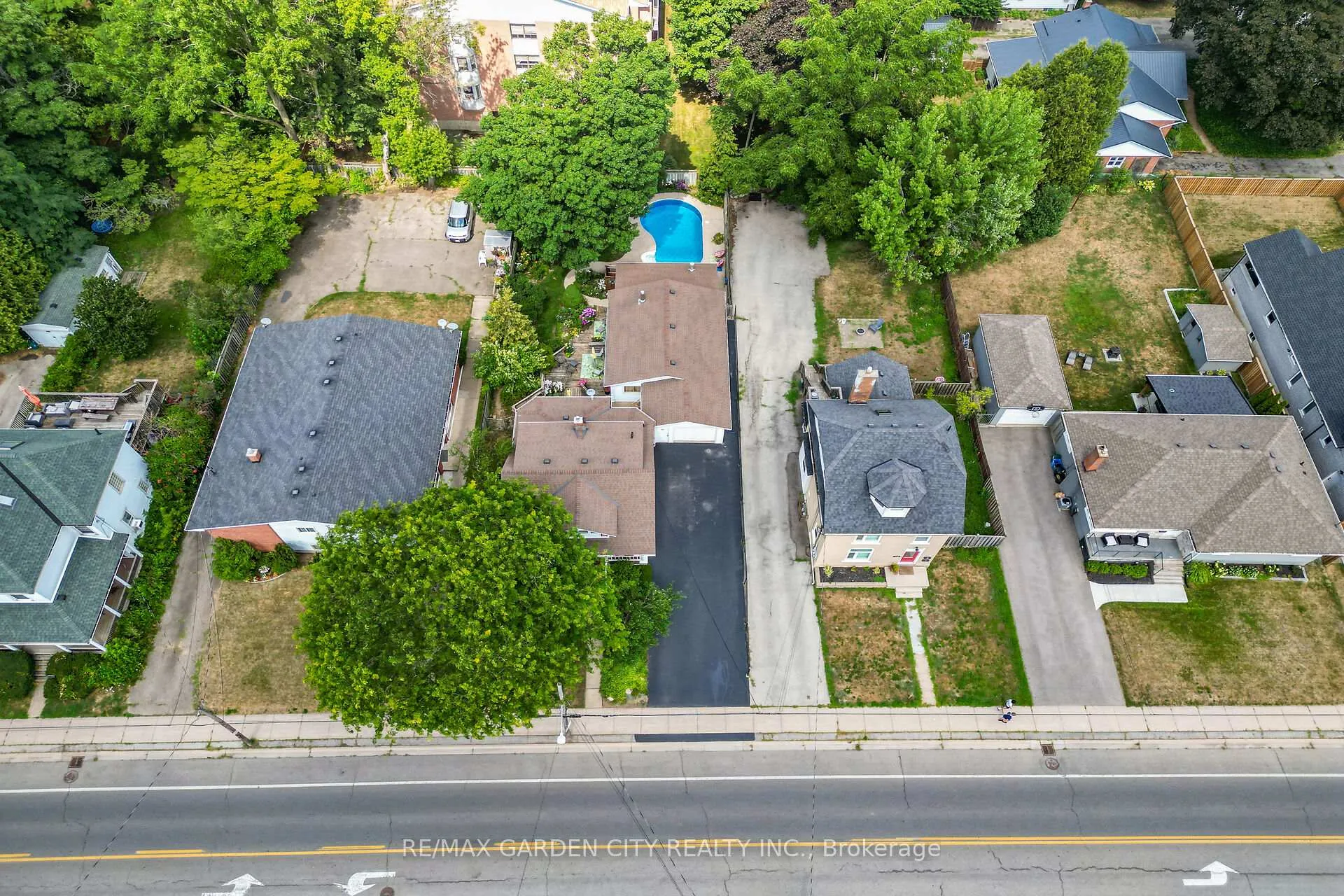 Photo 36 of 110 Livingston Avenue, Grimsby, Grimsby West — HOMEH