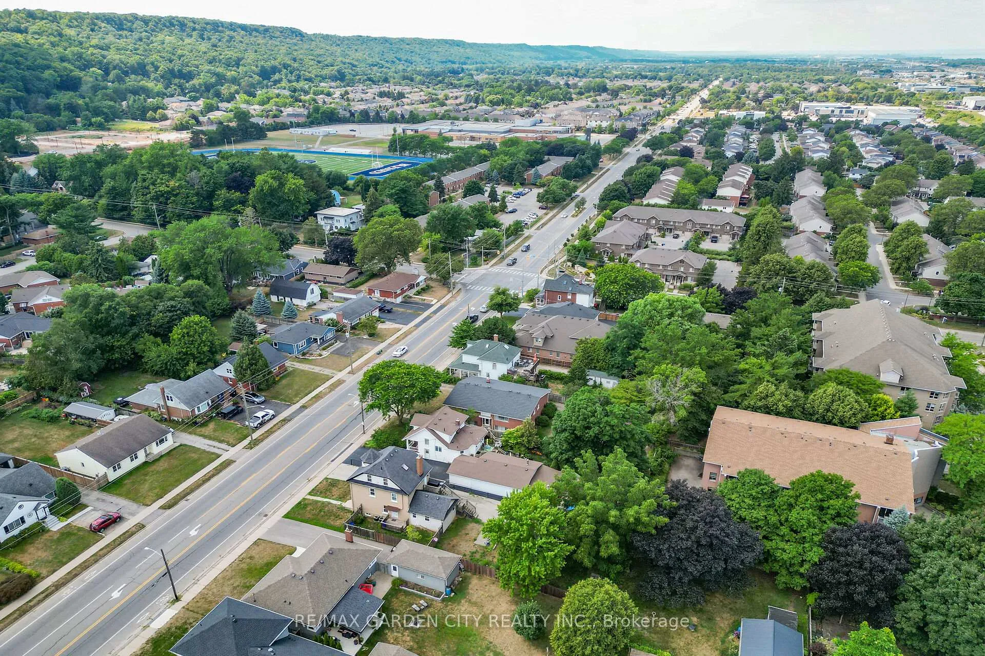 Photo 38 of 110 Livingston Avenue, Grimsby, Grimsby West — HOMEH