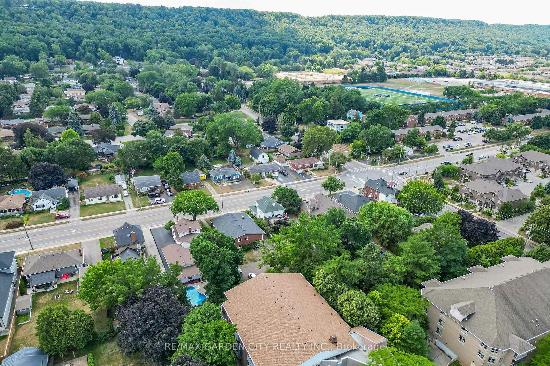 Photo 39 of 110 Livingston Avenue, Grimsby, Grimsby West — HOMEH