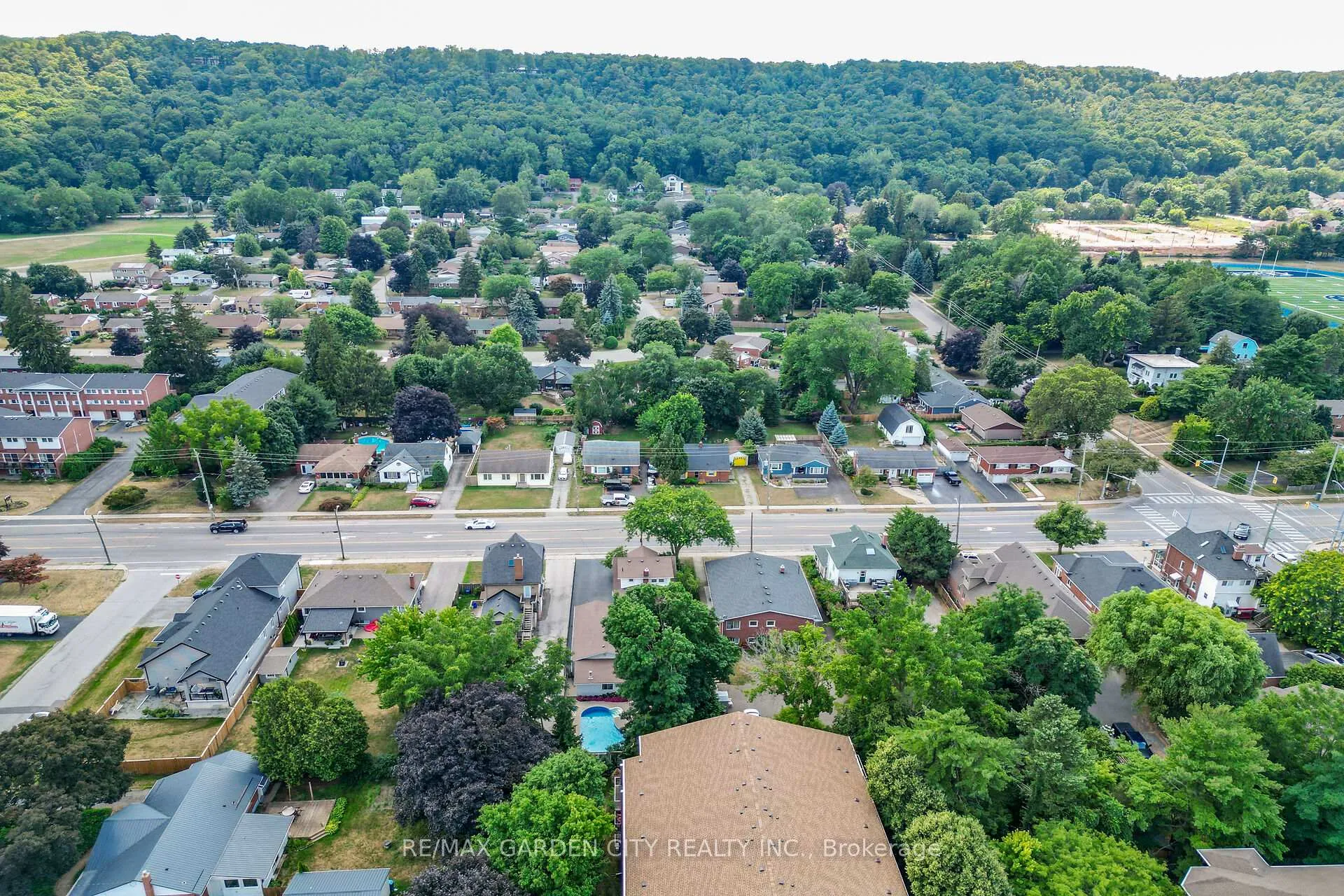Photo 40 of 110 Livingston Avenue, Grimsby, Grimsby West — HOMEH
