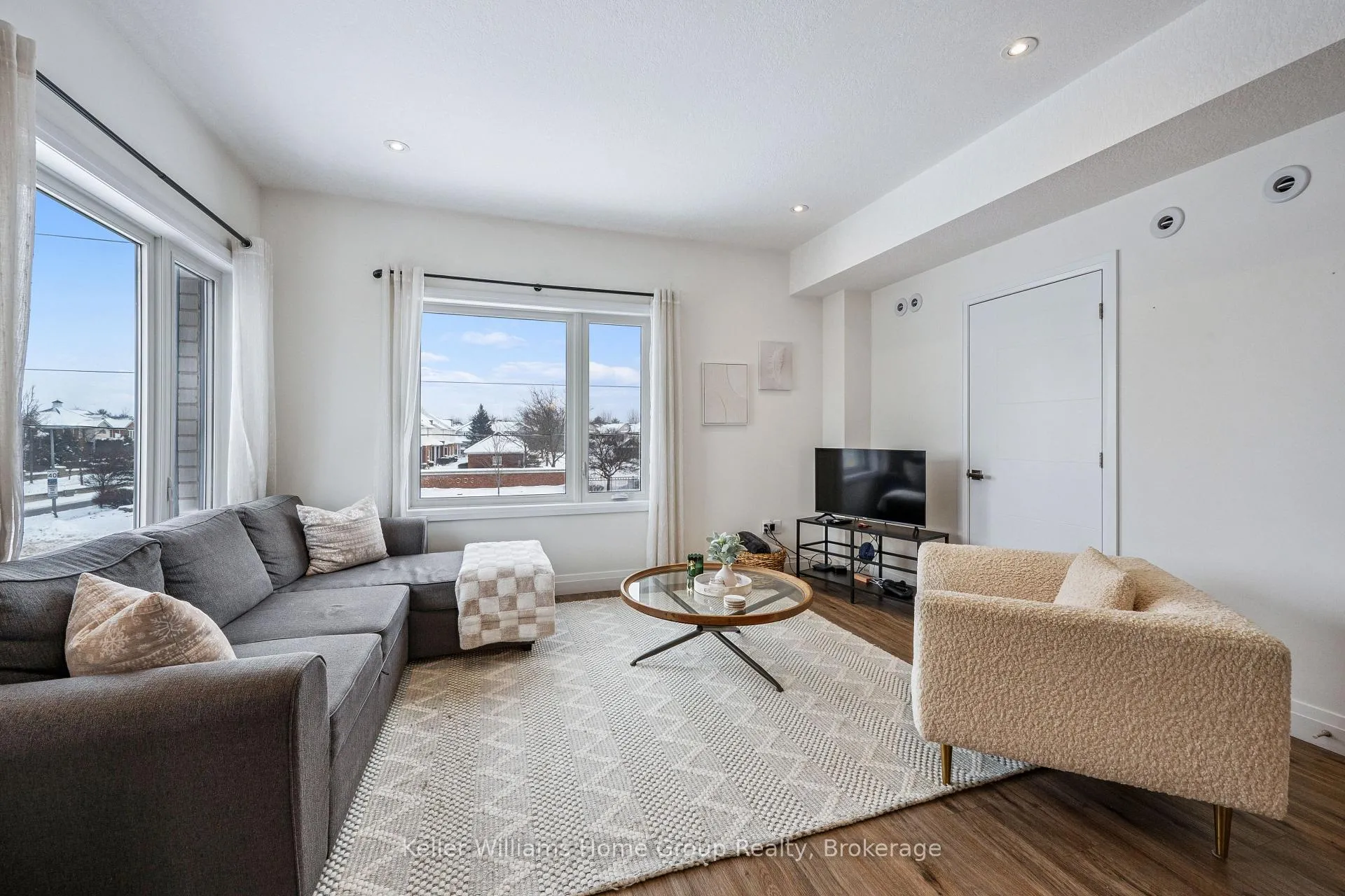 Photo 8 of 4 Duggan Lane, Guelph, Clairfields/Hanlon Business Park — HOMEH