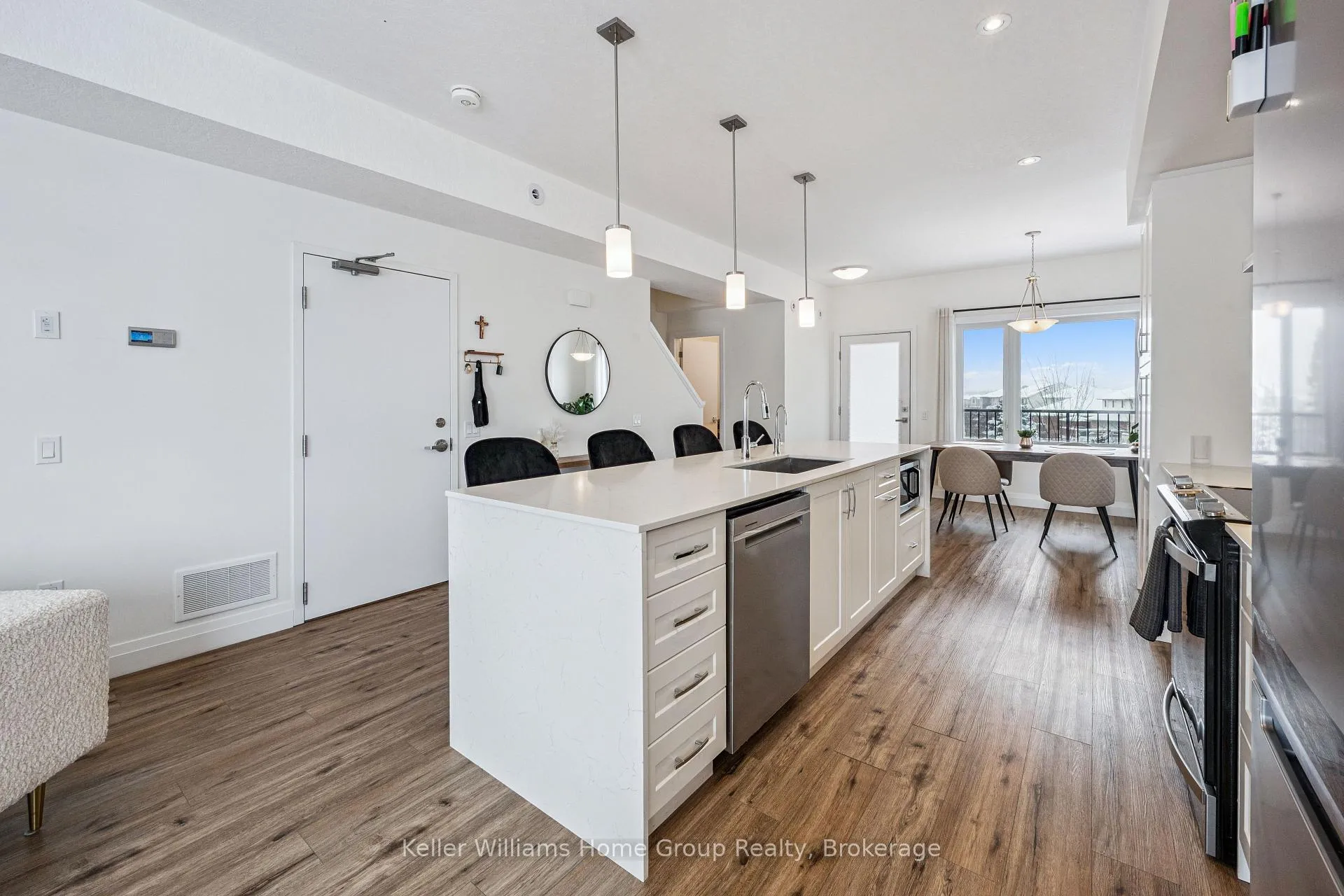 Photo 13 of 4 Duggan Lane, Guelph, Clairfields/Hanlon Business Park — HOMEH