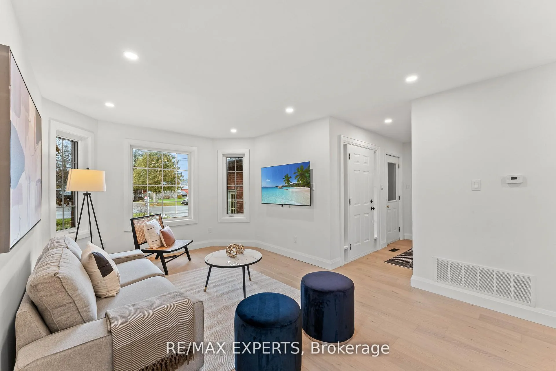 Photo 7 of 353 Walter Drive, Georgina, Keswick South — HOMEH