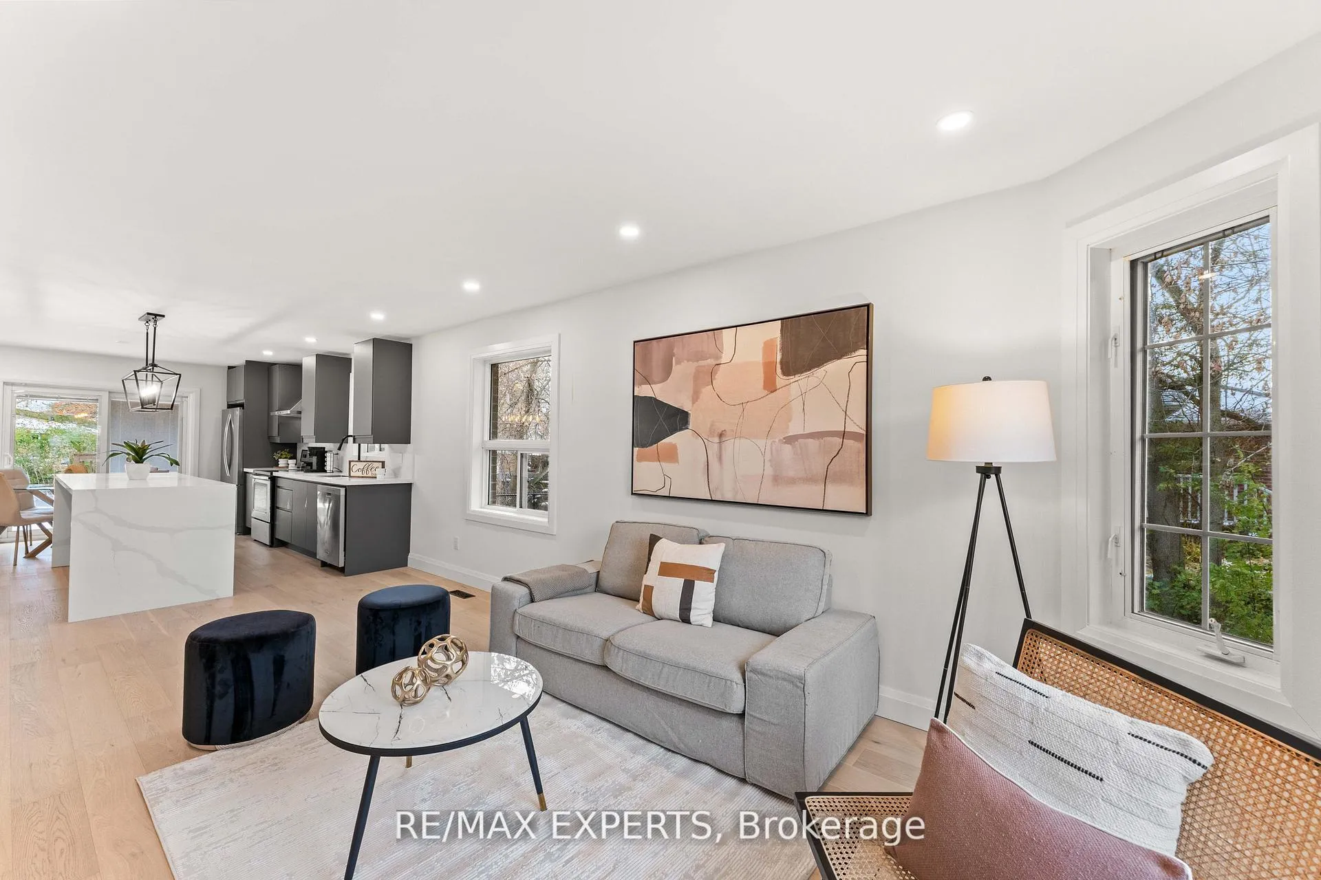 Photo 8 of 353 Walter Drive, Georgina, Keswick South — HOMEH