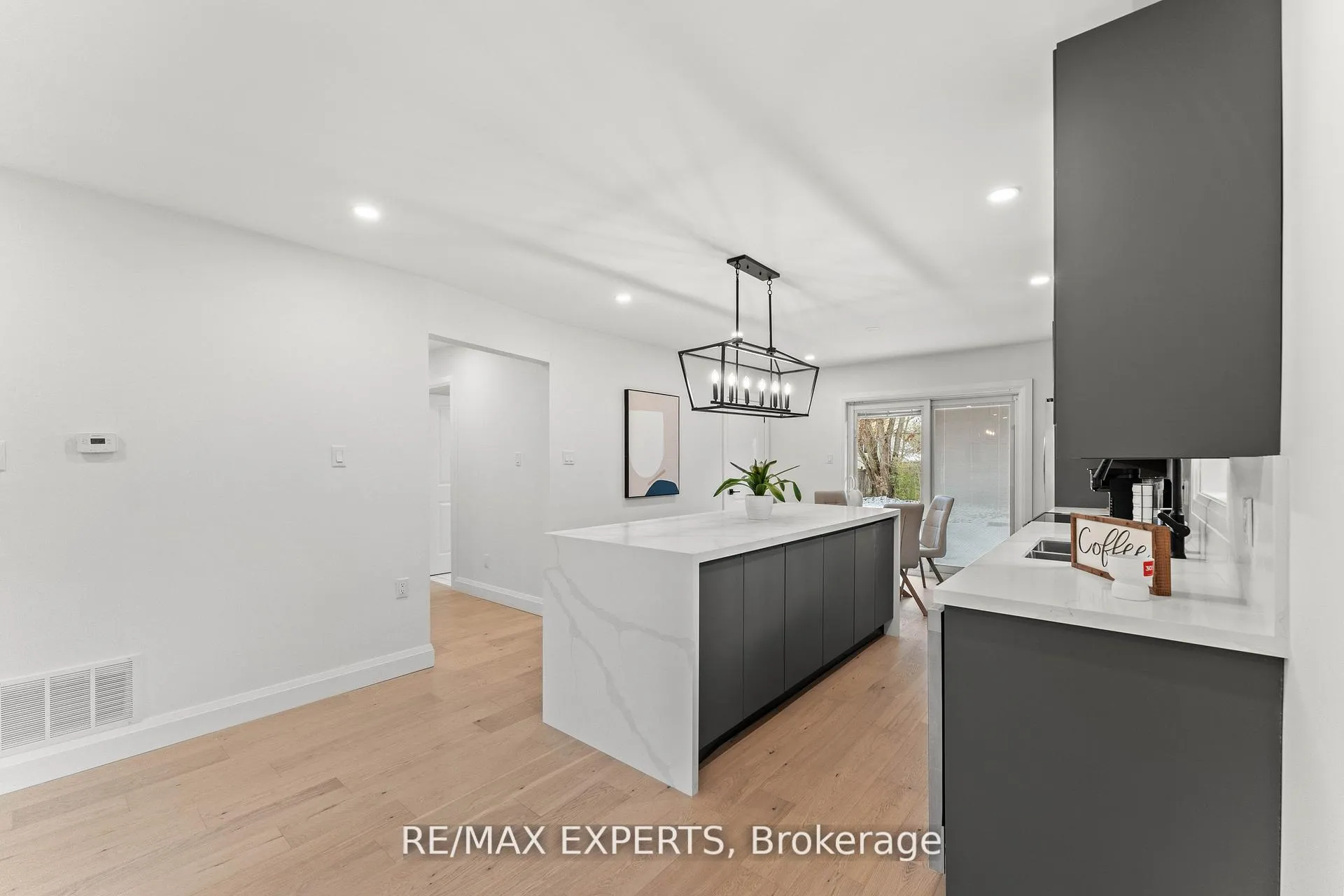 Photo 12 of 353 Walter Drive, Georgina, Keswick South — HOMEH