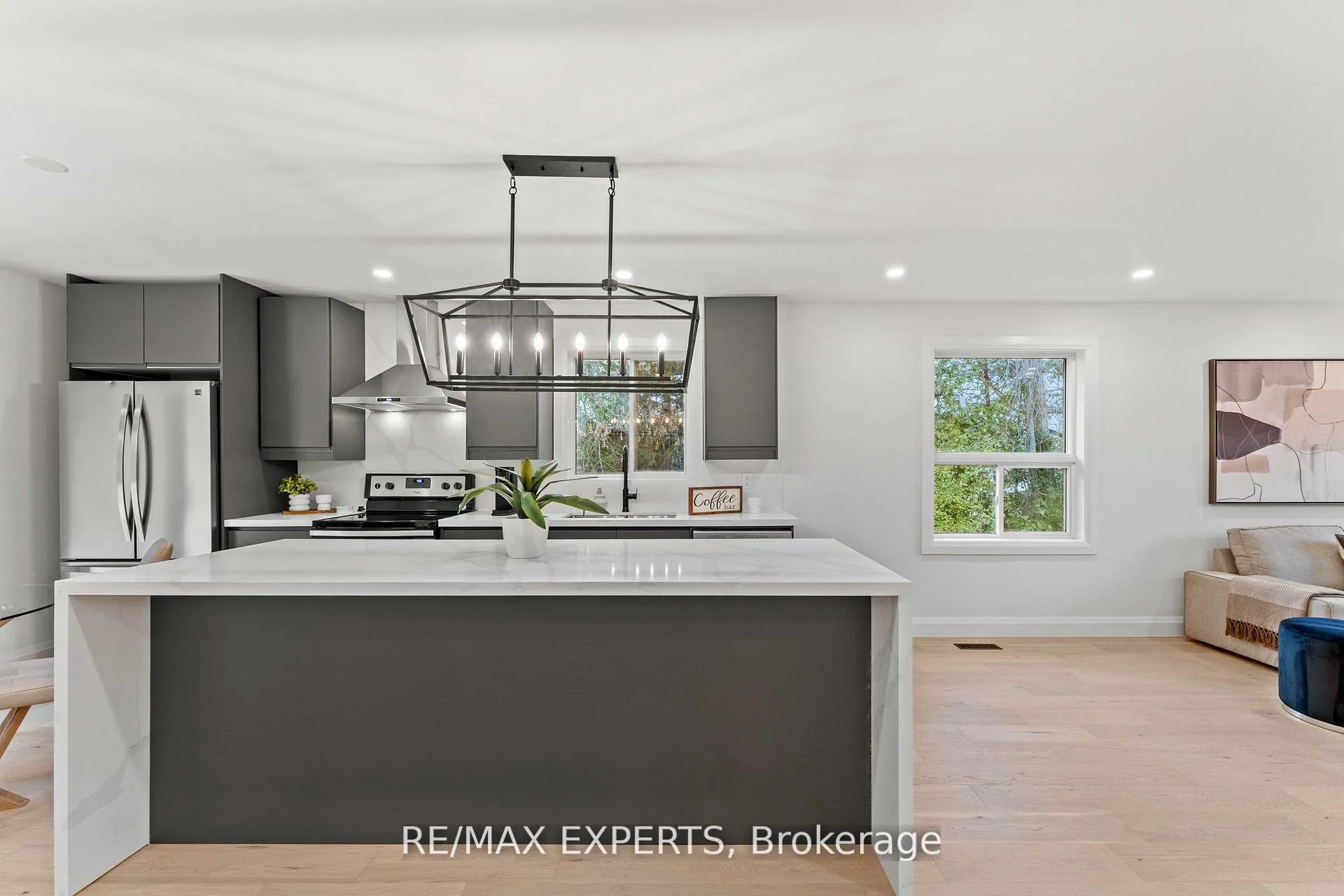 Photo 13 of 353 Walter Drive, Georgina, Keswick South — HOMEH