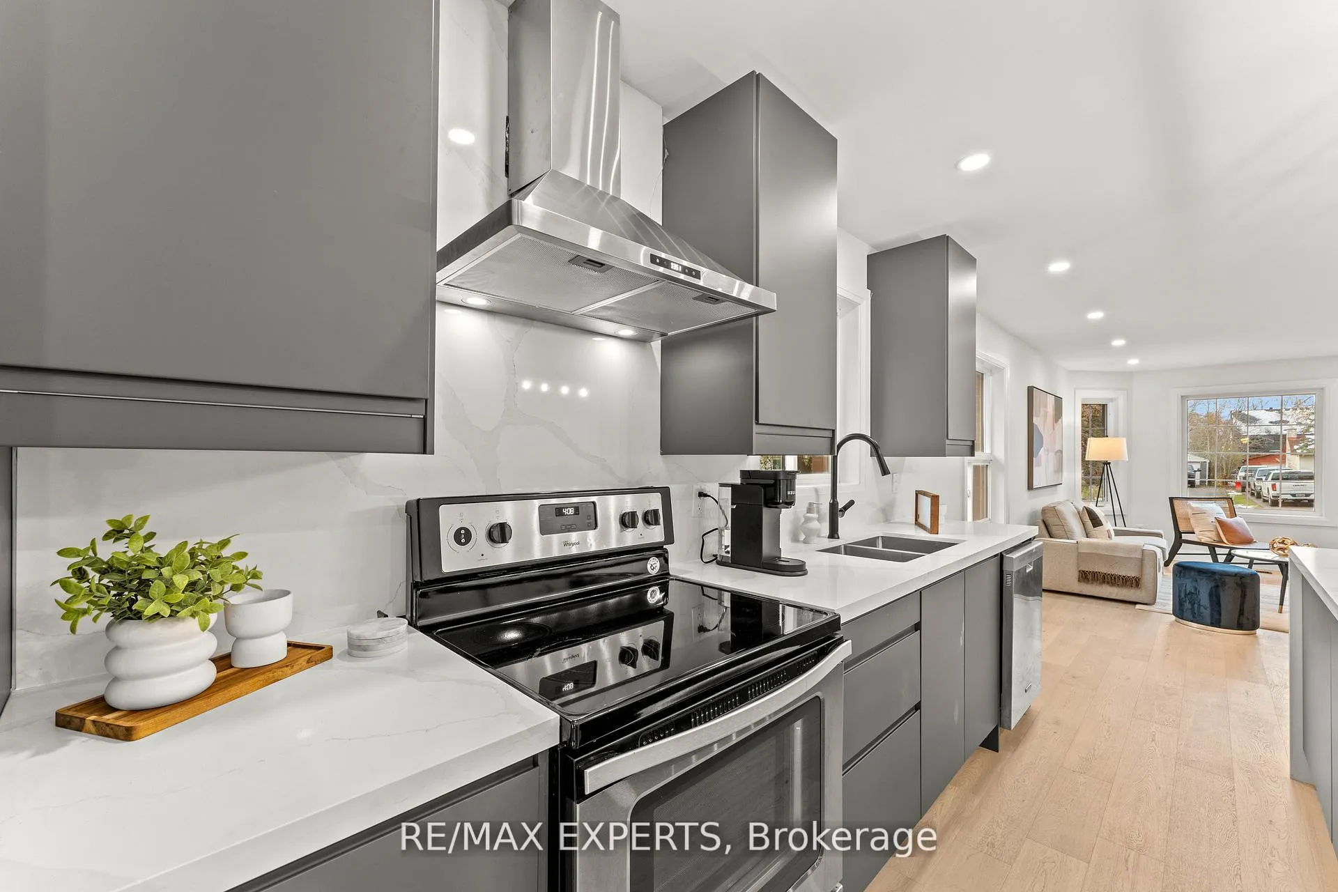Photo 17 of 353 Walter Drive, Georgina, Keswick South — HOMEH