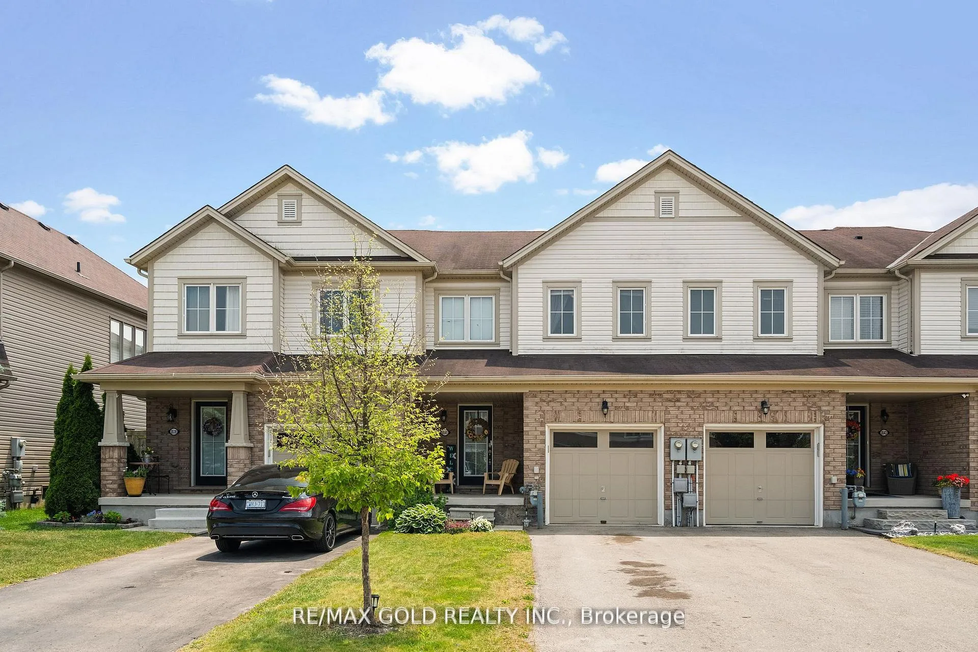 Photo 2 of 8541 Nightshade Street, Niagara Falls, Brown — HOMEH