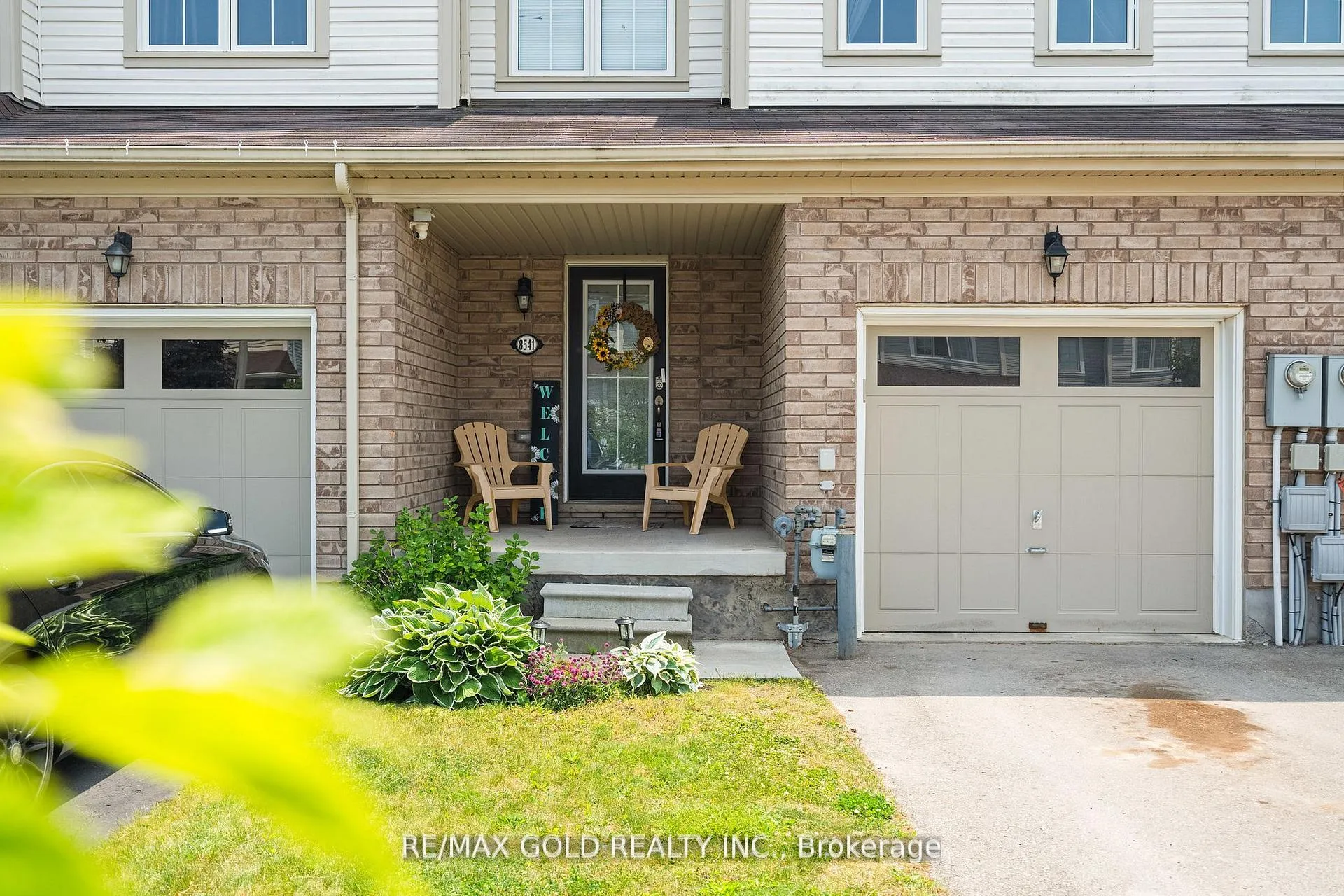 Photo 3 of 8541 Nightshade Street, Niagara Falls, Brown — HOMEH