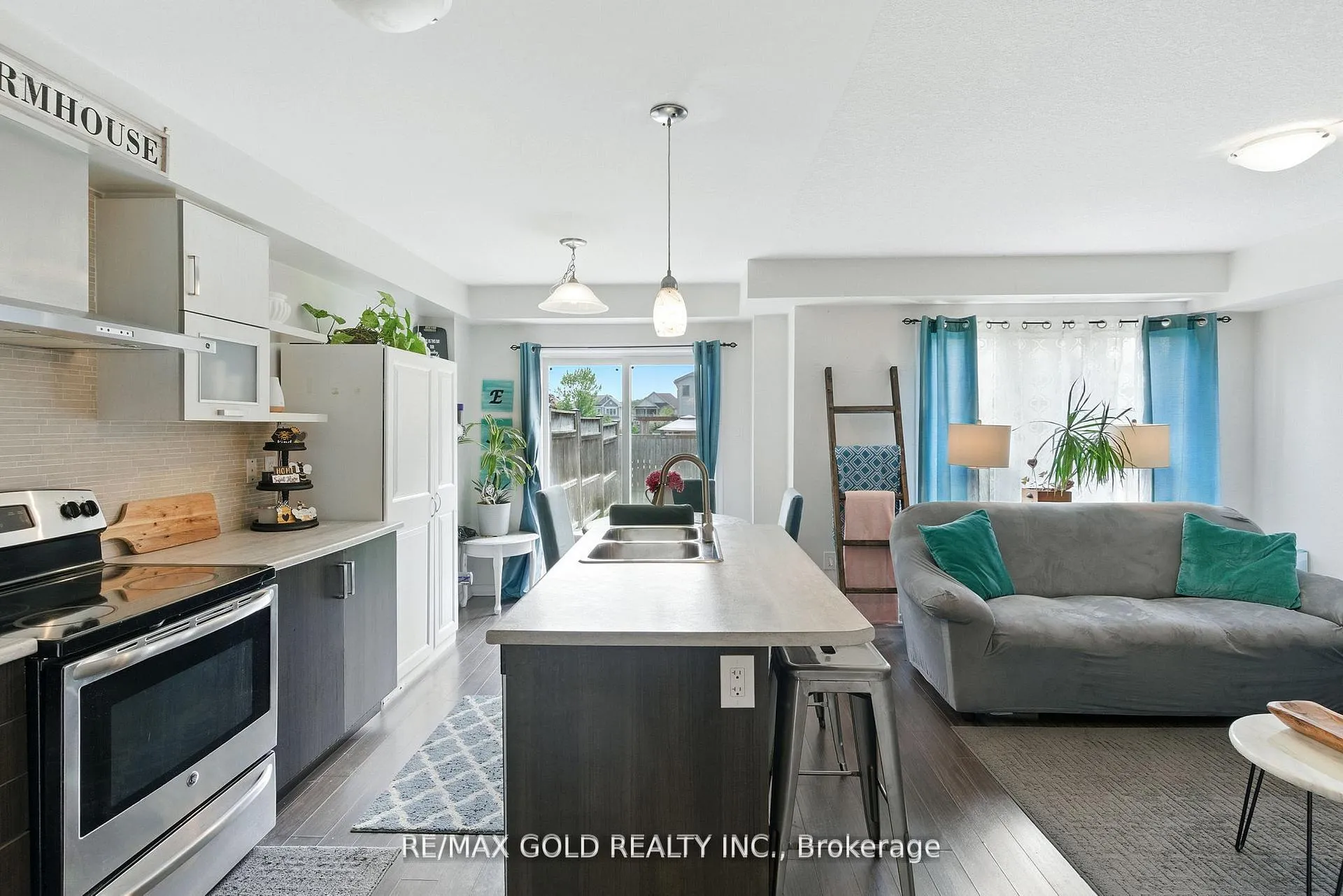 Photo 5 of 8541 Nightshade Street, Niagara Falls, Brown — HOMEH