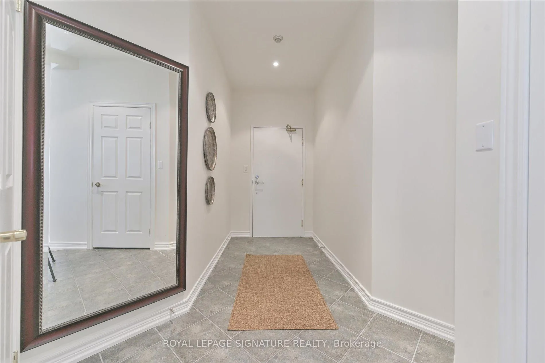 Photo 4 of Unit 709, 1 Leaside Park Drive, Toronto, Thorncliffe Park — HOMEH