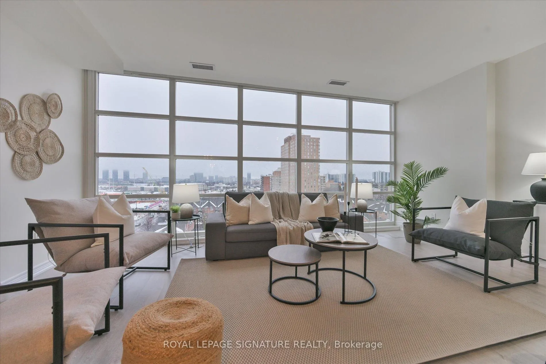 Photo 9 of Unit 709, 1 Leaside Park Drive, Toronto, Thorncliffe Park — HOMEH