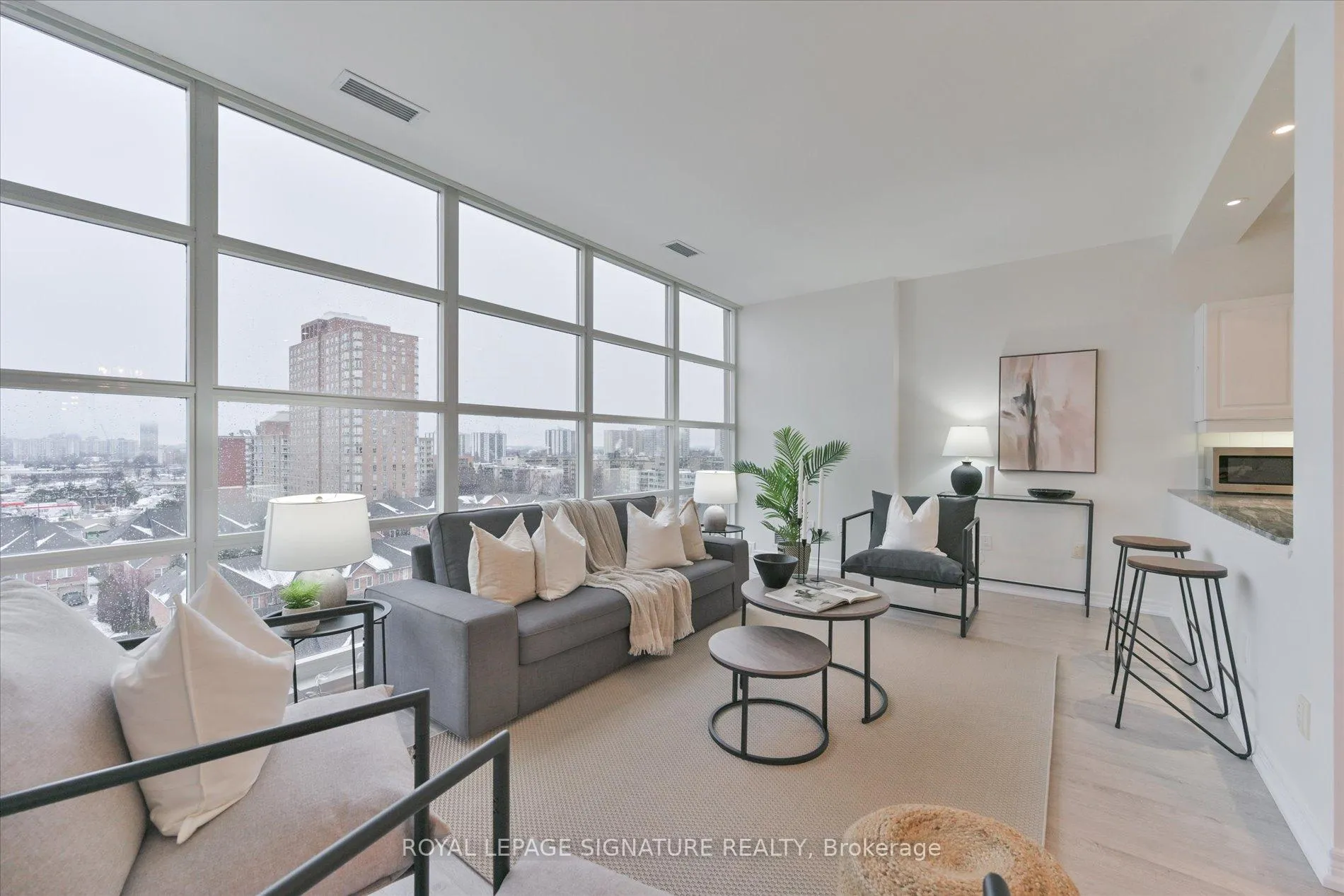 Photo 10 of Unit 709, 1 Leaside Park Drive, Toronto, Thorncliffe Park — HOMEH