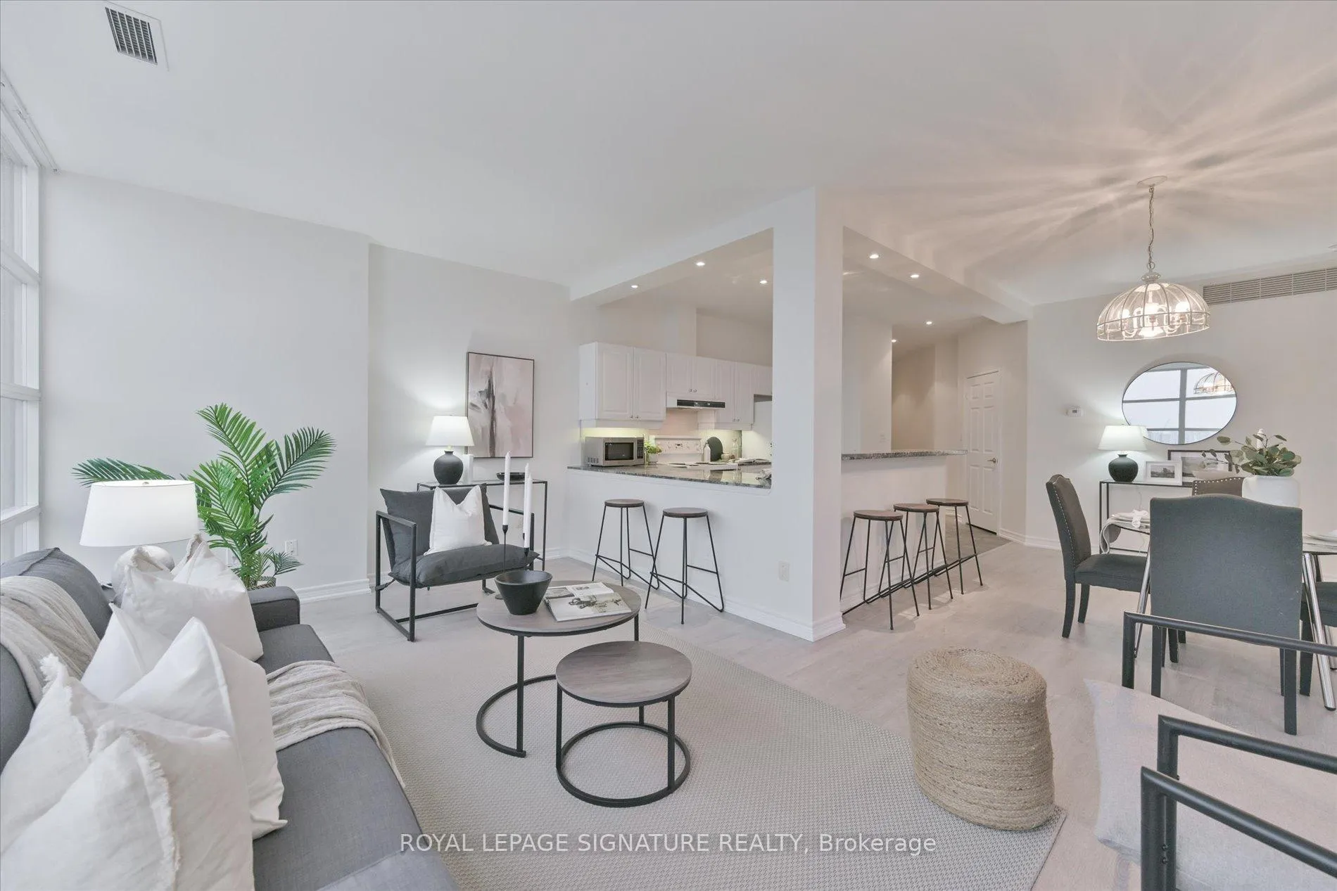 Photo 11 of Unit 709, 1 Leaside Park Drive, Toronto, Thorncliffe Park — HOMEH