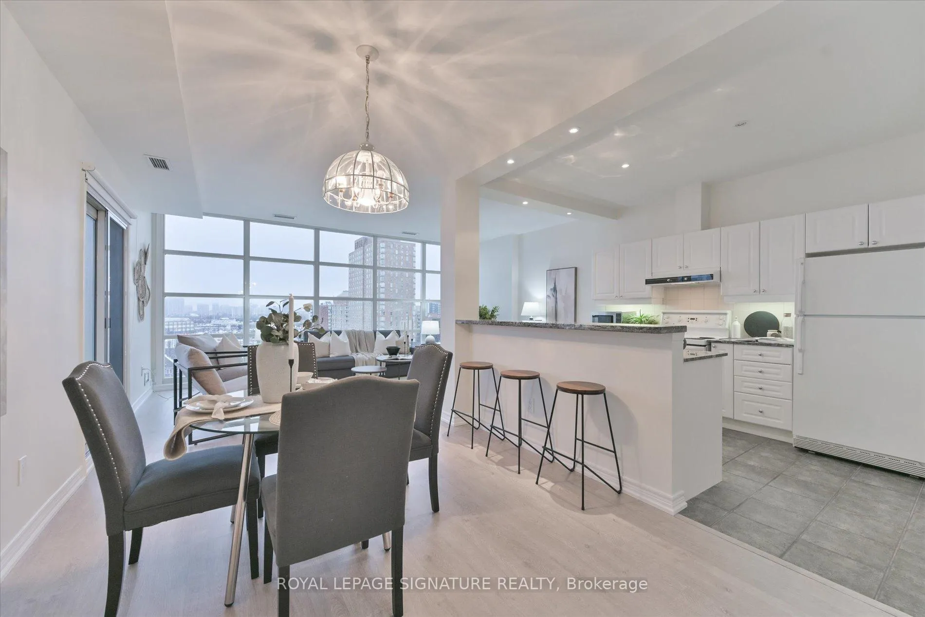 Photo 12 of Unit 709, 1 Leaside Park Drive, Toronto, Thorncliffe Park — HOMEH