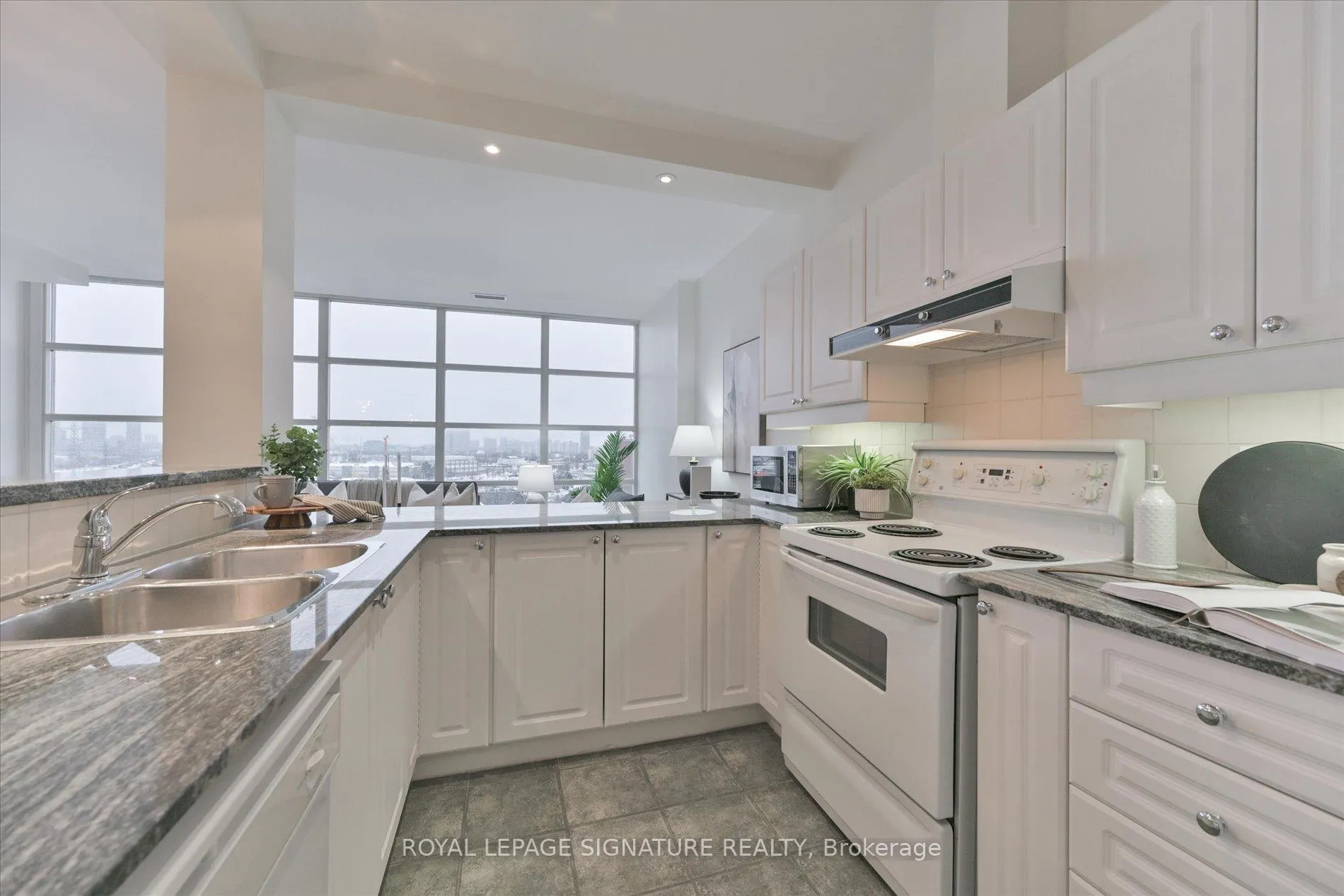 Photo 13 of Unit 709, 1 Leaside Park Drive, Toronto, Thorncliffe Park — HOMEH