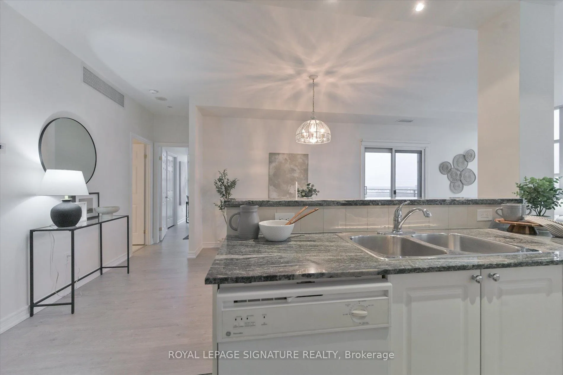 Photo 15 of Unit 709, 1 Leaside Park Drive, Toronto, Thorncliffe Park — HOMEH