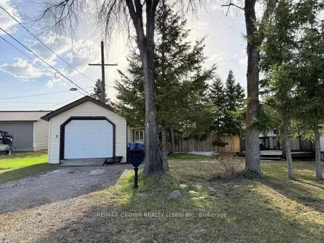 Photo 4 of 60 Egerton Street, Kapuskasing — HOMEH