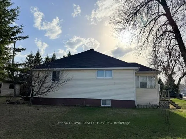 Photo 5 of 60 Egerton Street, Kapuskasing — HOMEH