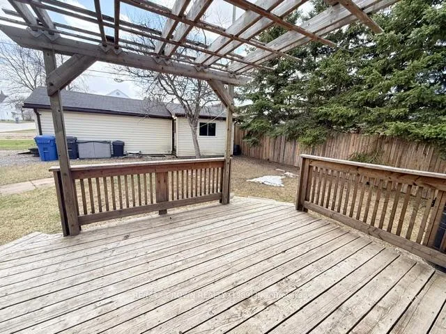 Photo 10 of 60 Egerton Street, Kapuskasing — HOMEH