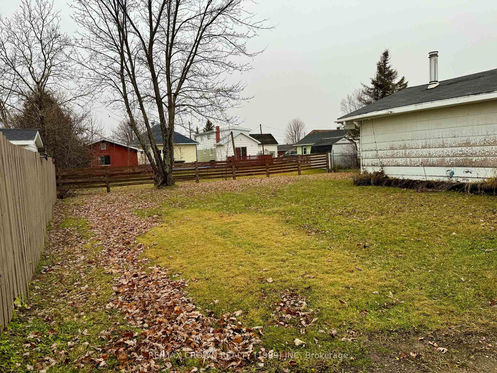 Photo 2 of 13 Brock Crescent, Kapuskasing — HOMEH
