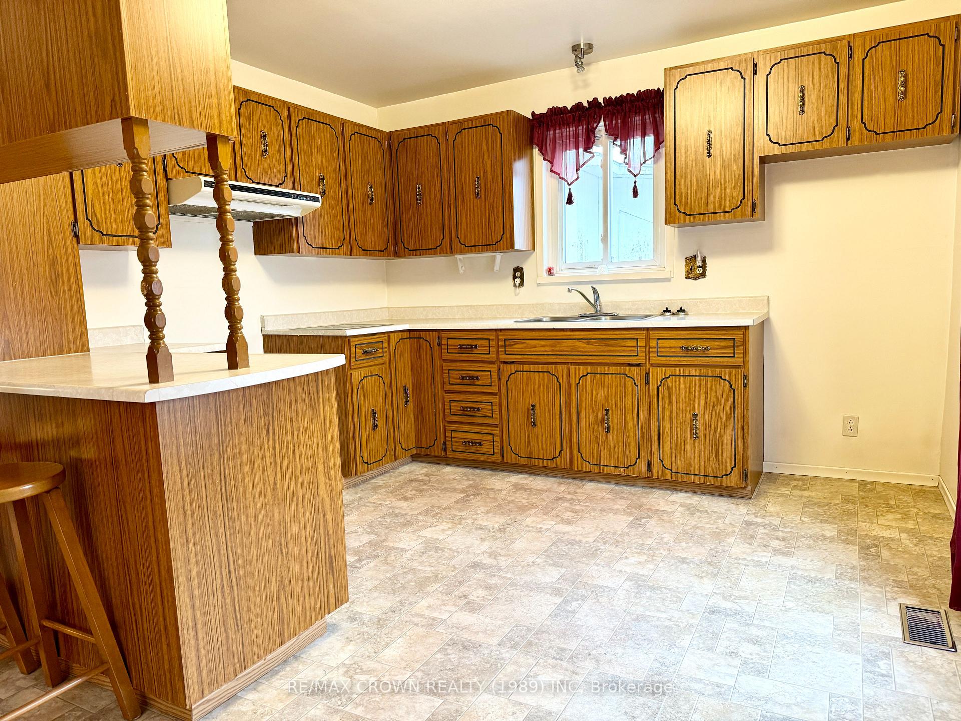 Photo 6 of 13 Brock Crescent, Kapuskasing — HOMEH